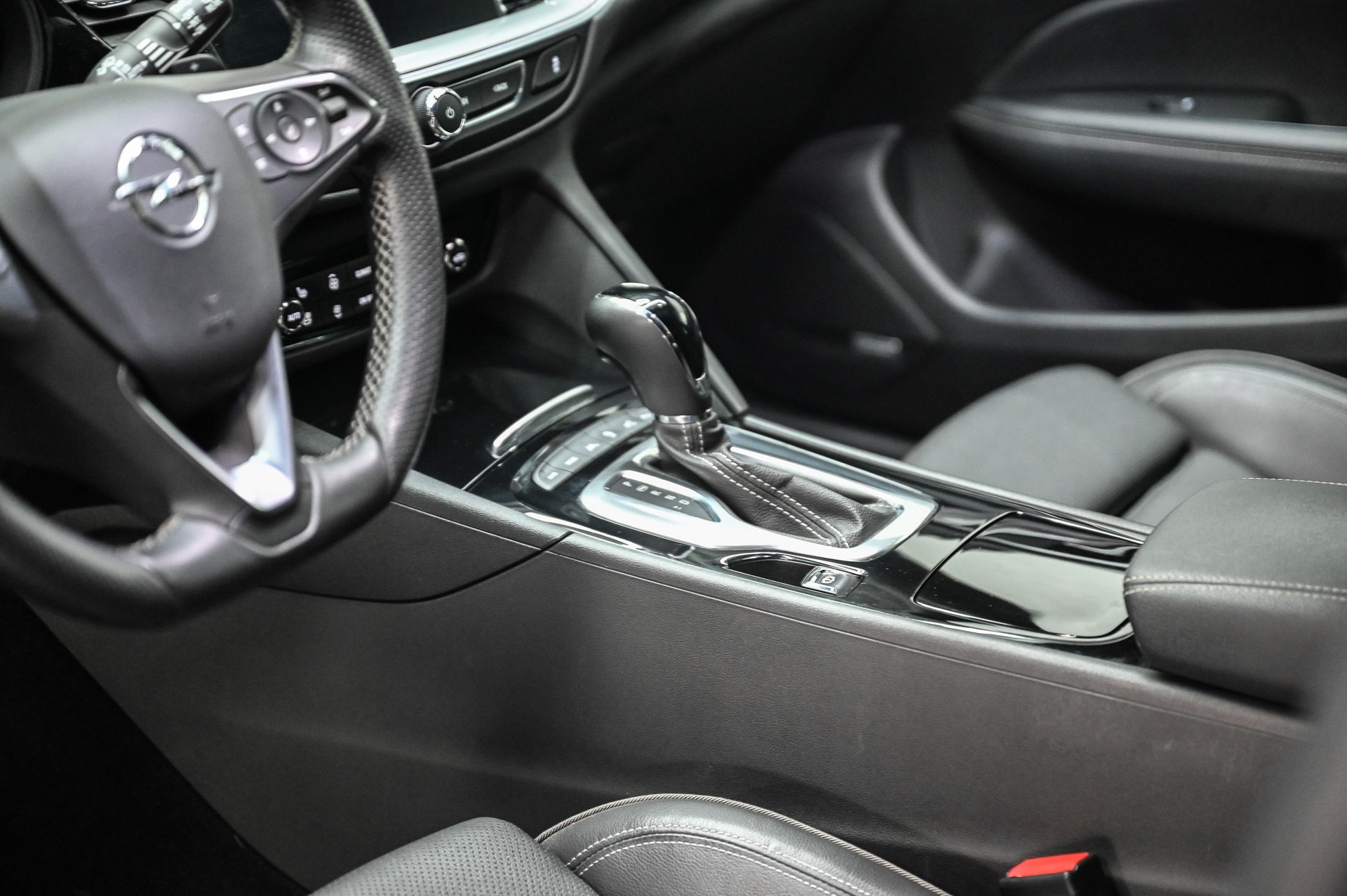 OPEL Insignia Sports Tourer 2.0 T GSi AWD-image-17