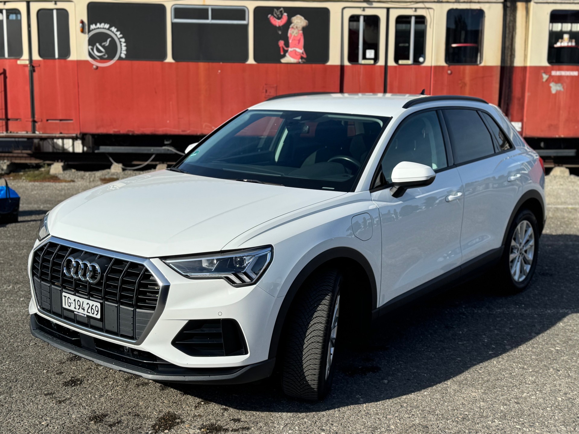 AUDI Q3 1.4 45 TFSI e S line S-Tronic Geländewagen / SUV-image-0