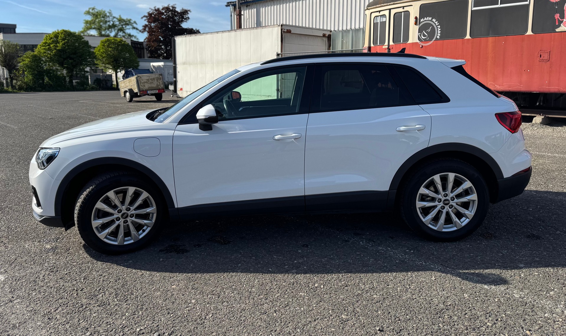 AUDI Q3 1.4 45 TFSI e S line S-Tronic Geländewagen / SUV-image-1