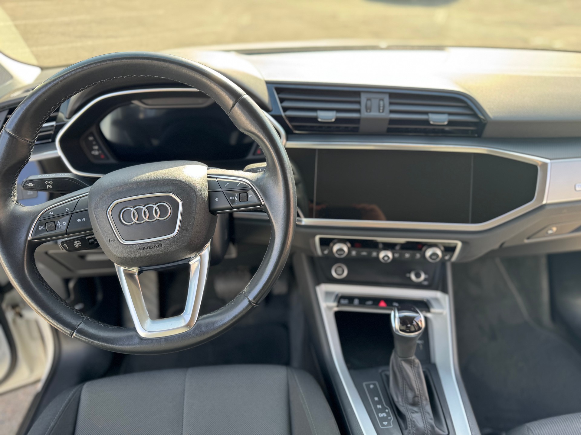 AUDI Q3 1.4 45 TFSI e S line S-Tronic Geländewagen / SUV-image-5