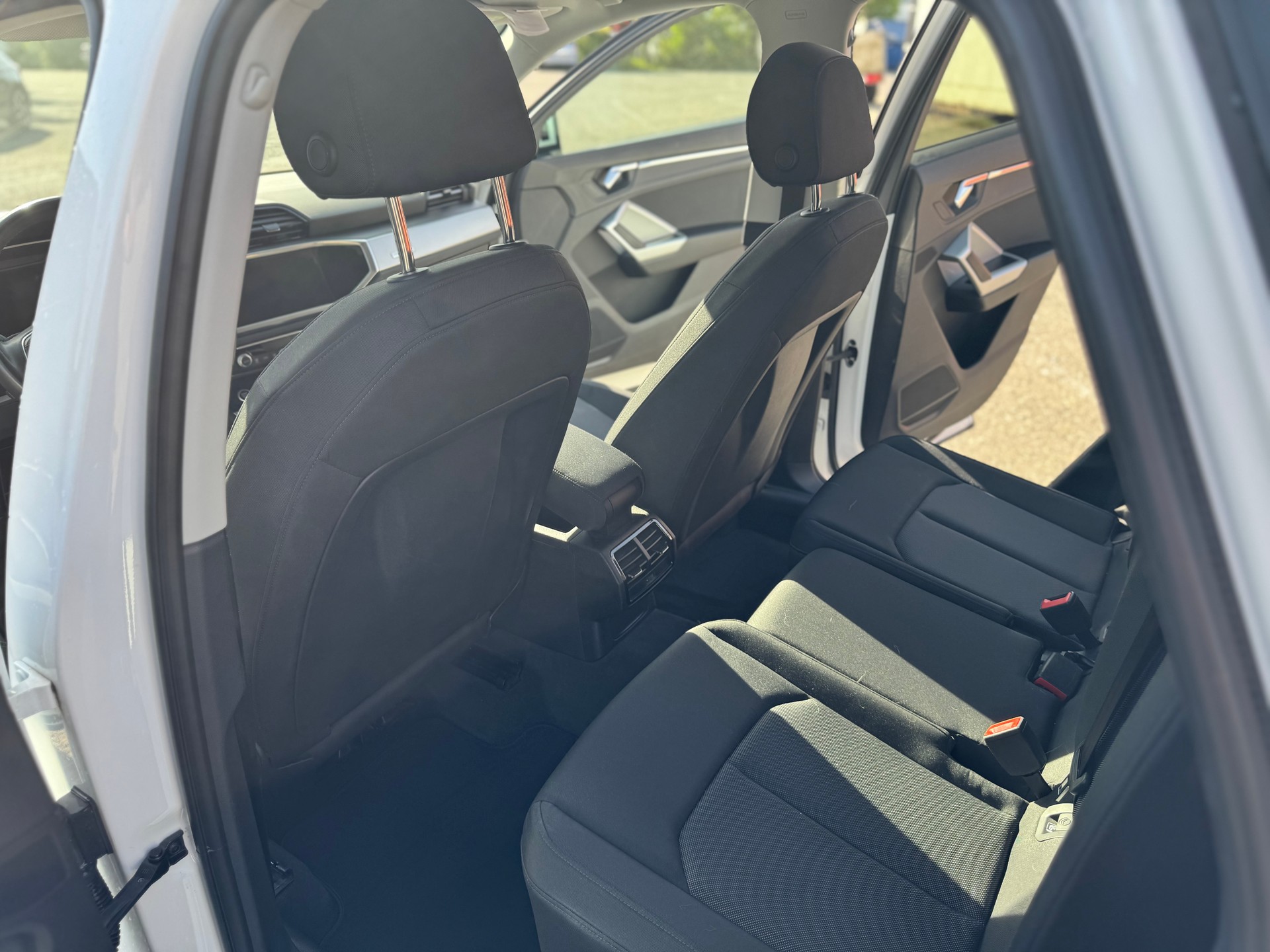 AUDI Q3 1.4 45 TFSI e S line S-Tronic Geländewagen / SUV-image-6