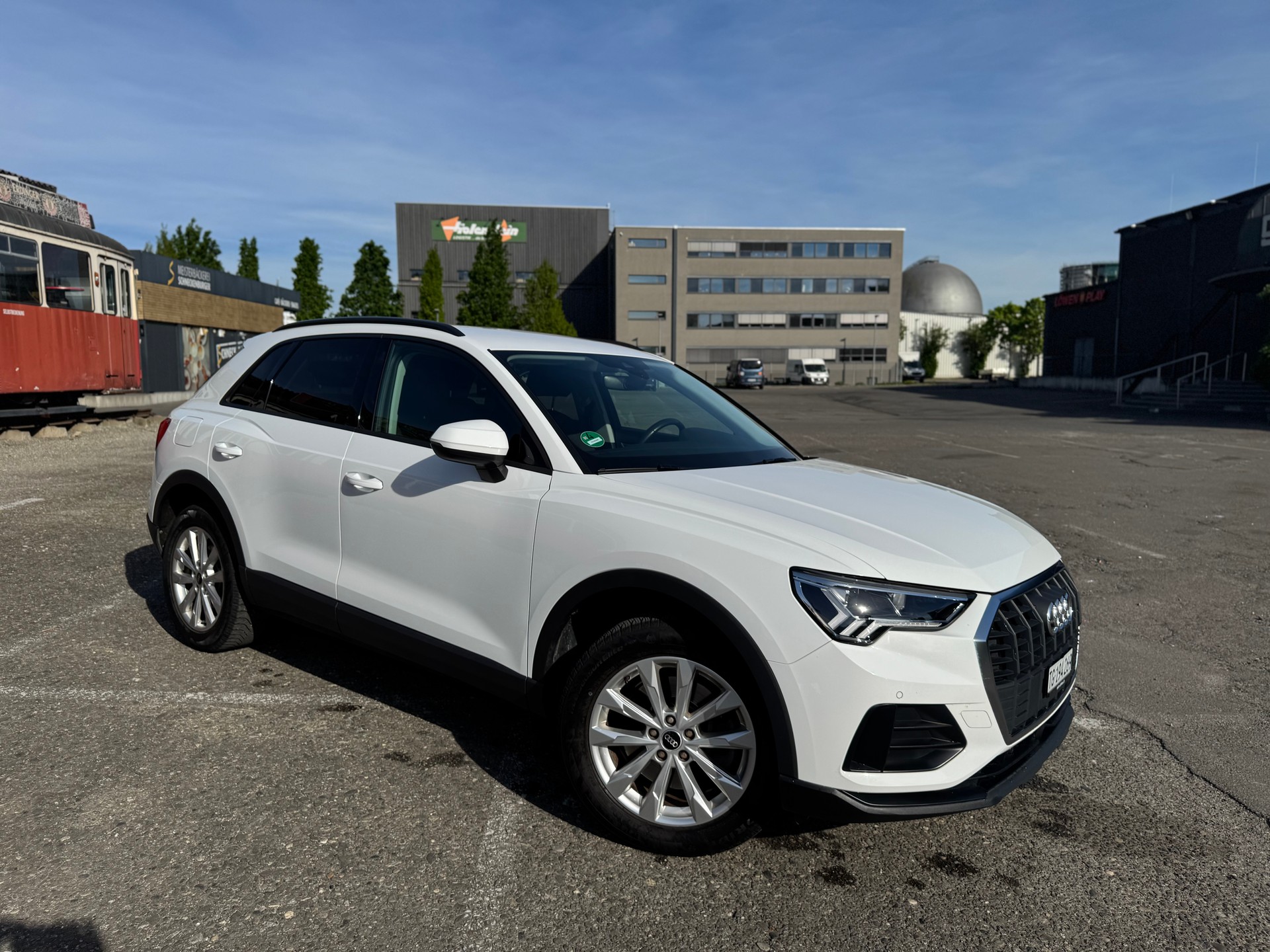 AUDI Q3 1.4 45 TFSI e S line S-Tronic Geländewagen / SUV-image-4