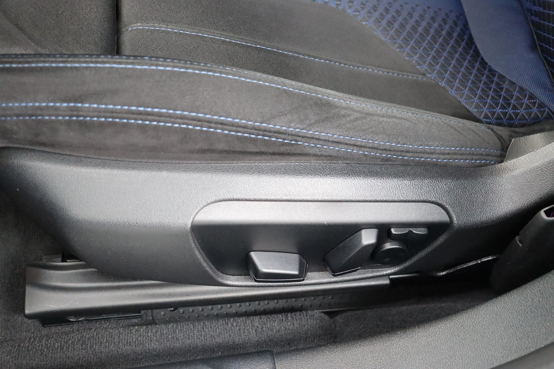 BMW 128ti Steptronic-image-11