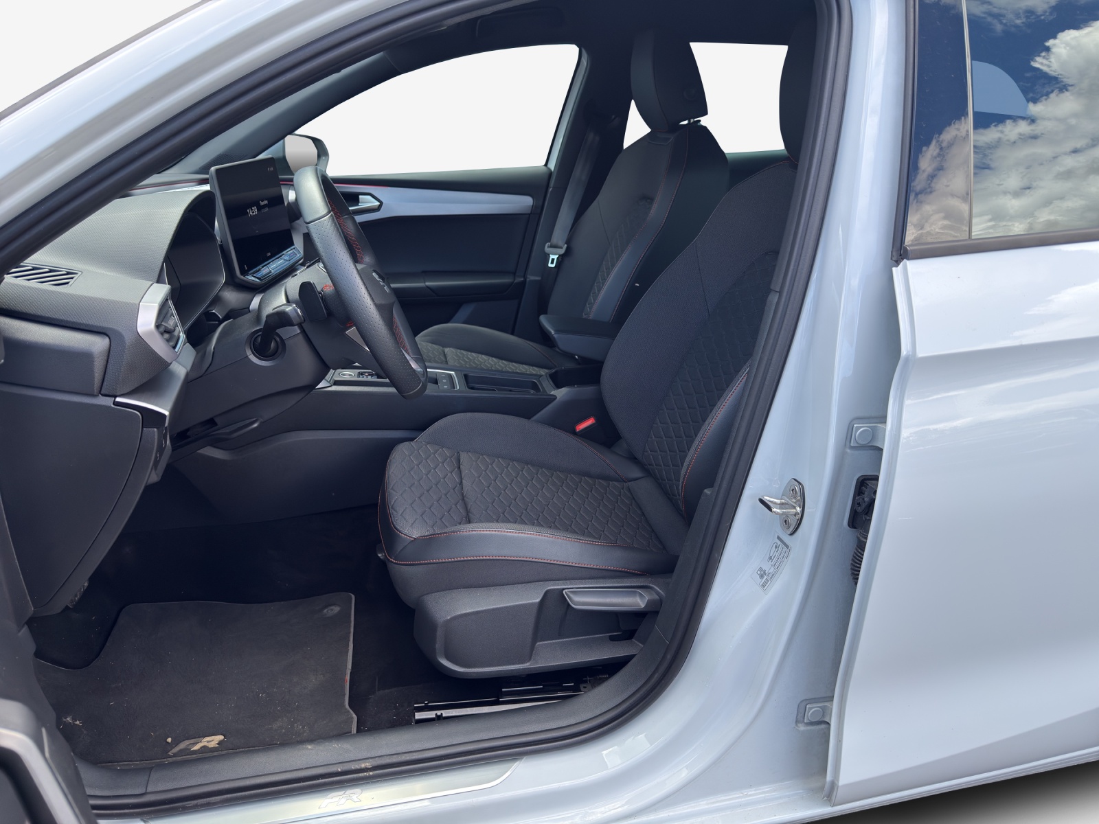 SEAT Leon ST 1.5 eHybrid pHEV DSG FR-image-8