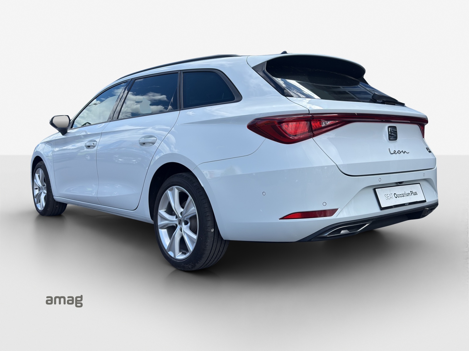 SEAT Leon ST 1.5 eHybrid pHEV DSG FR-image-2