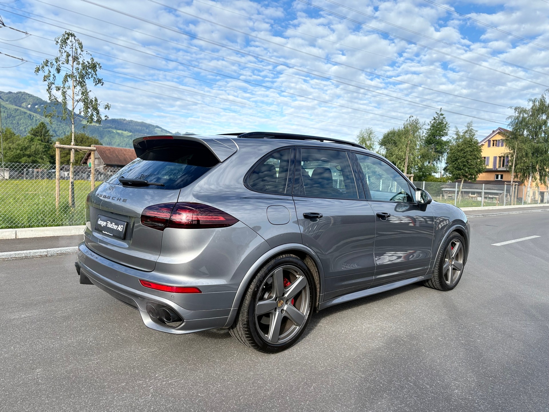 PORSCHE Cayenne GTS-showroom-element-3
