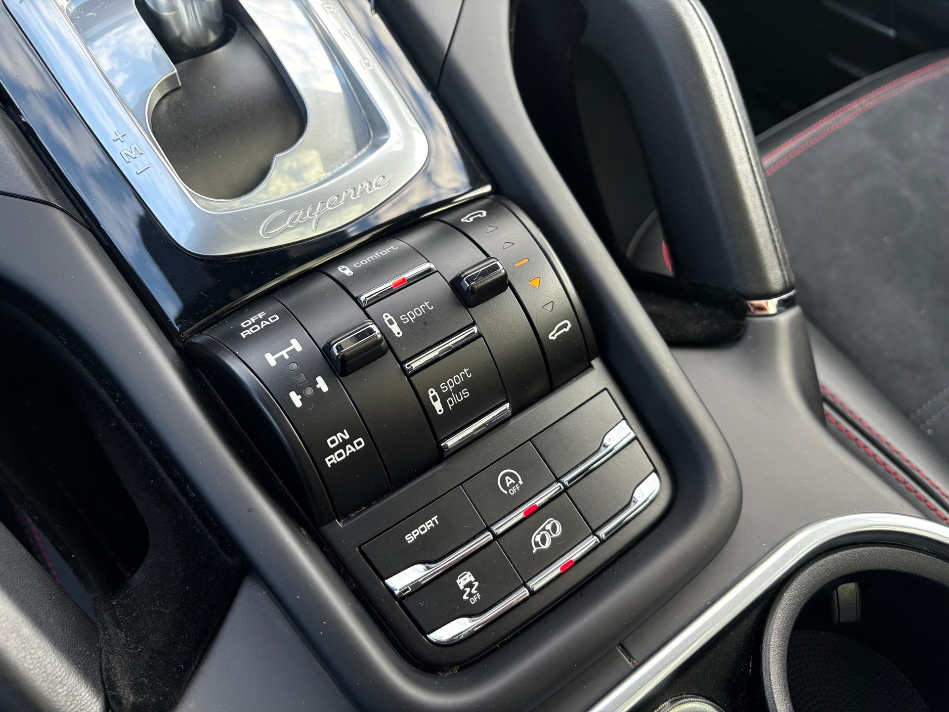 PORSCHE Cayenne GTS-image-17