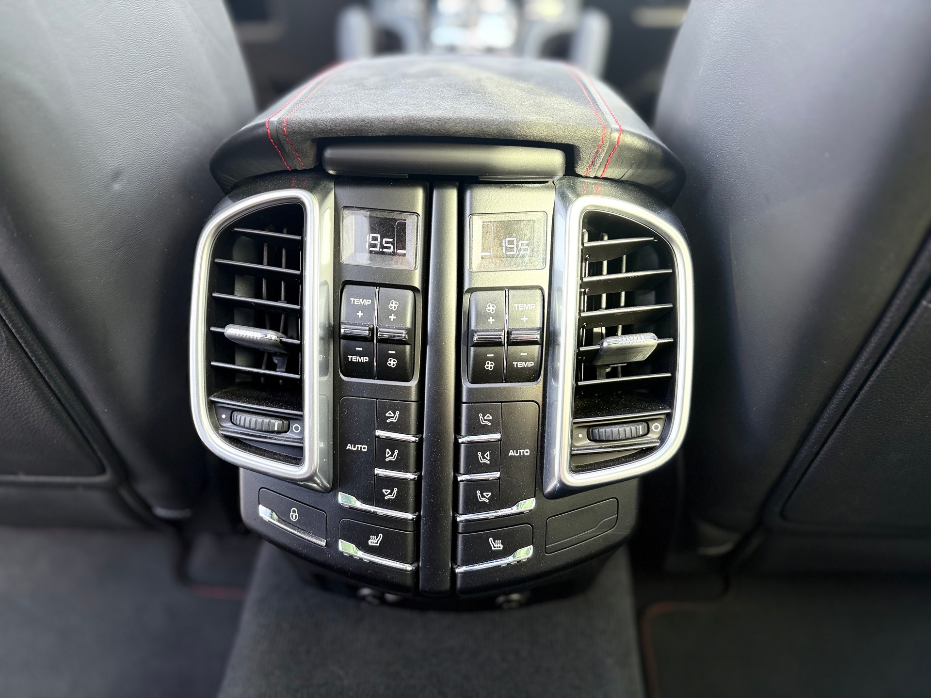 PORSCHE Cayenne GTS-image-12