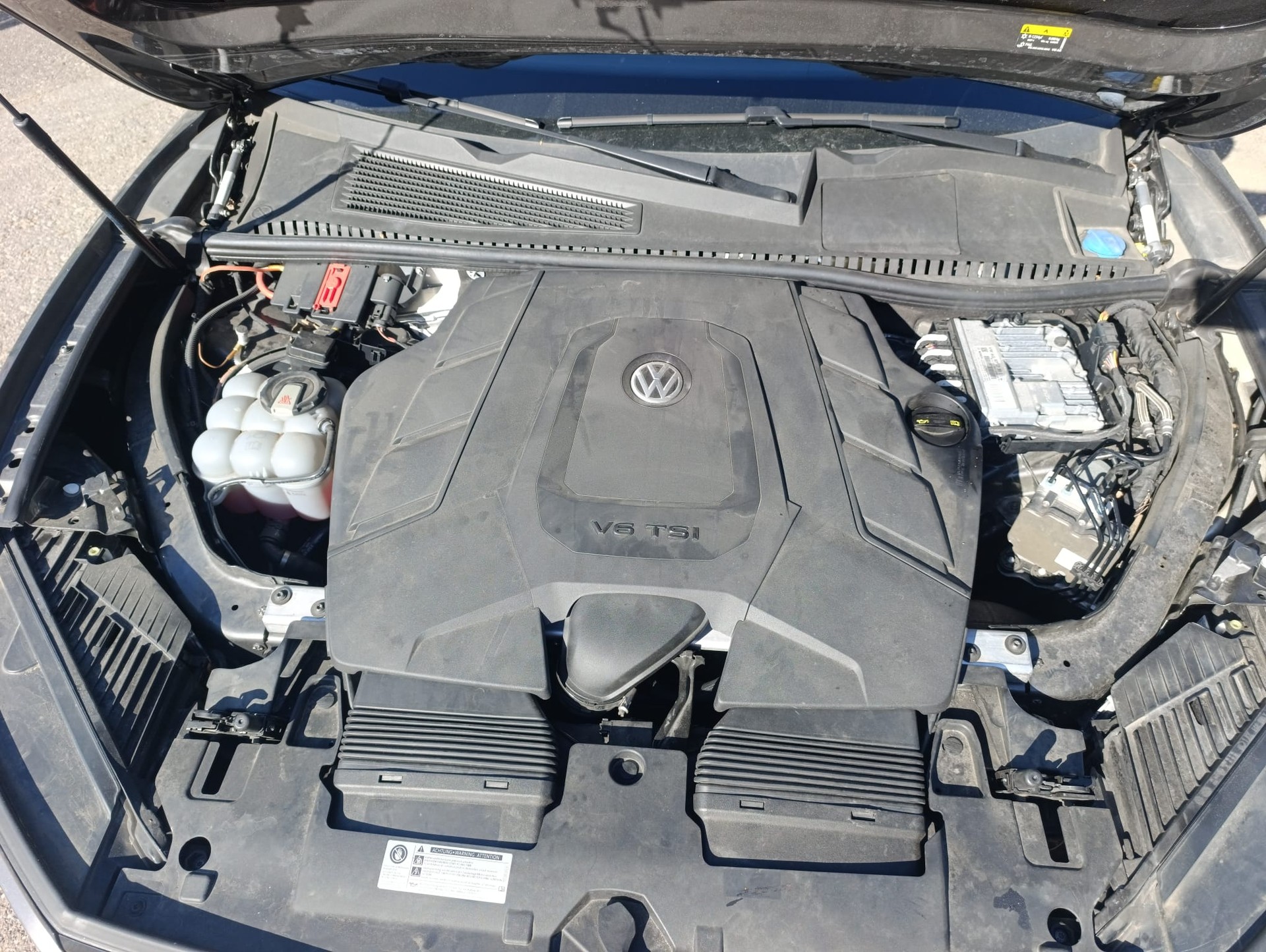 VW Touareg 3.0 TSI R-Line Tiptronic-image-8