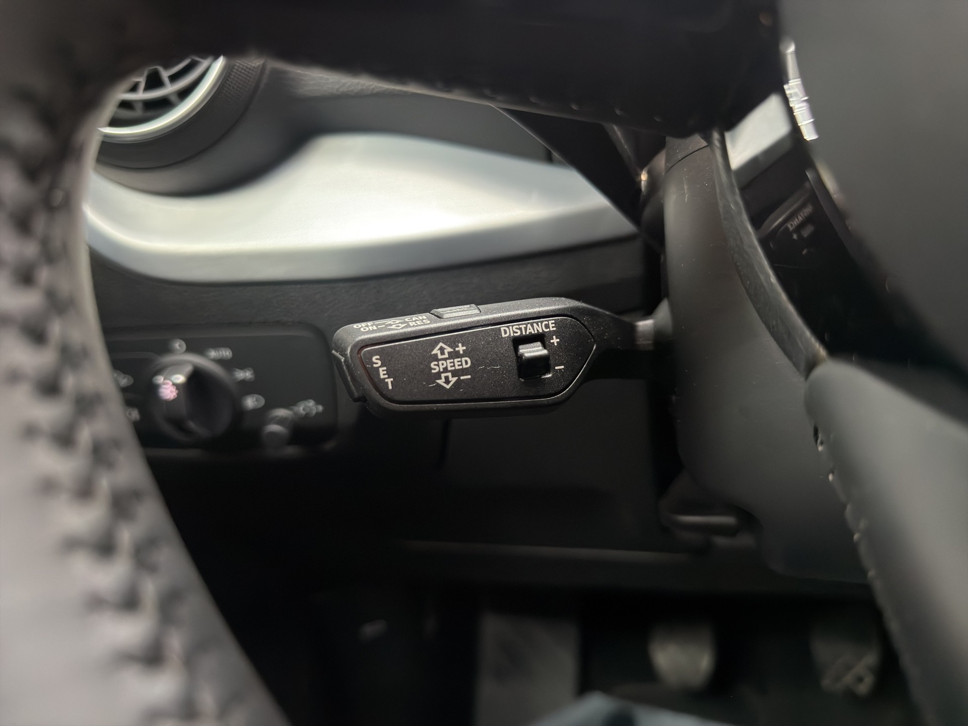 AUDI Q2 35 TFSI Sport Attraction-image-14