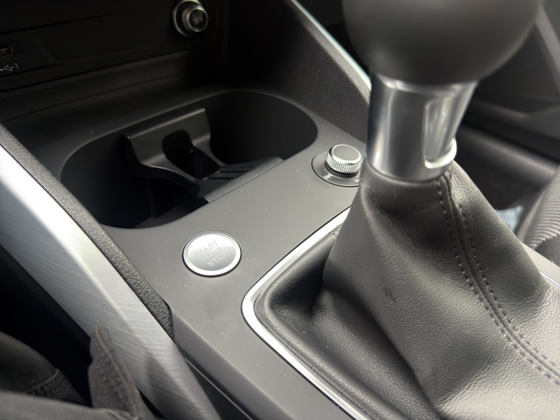 AUDI Q2 35 TFSI Sport Attraction-image-13