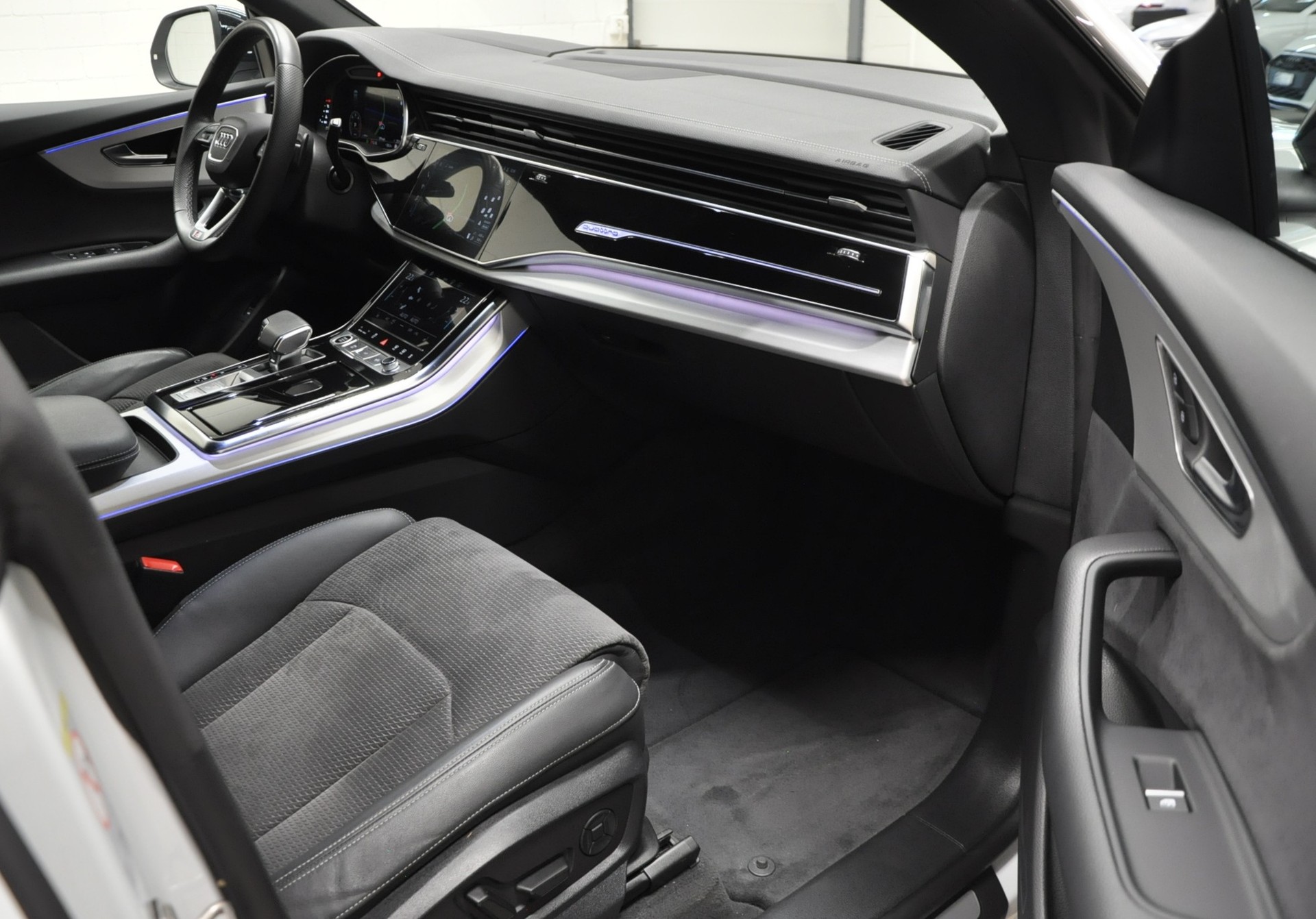 AUDI Q8 50 TDI quattro tiptronic-image-12