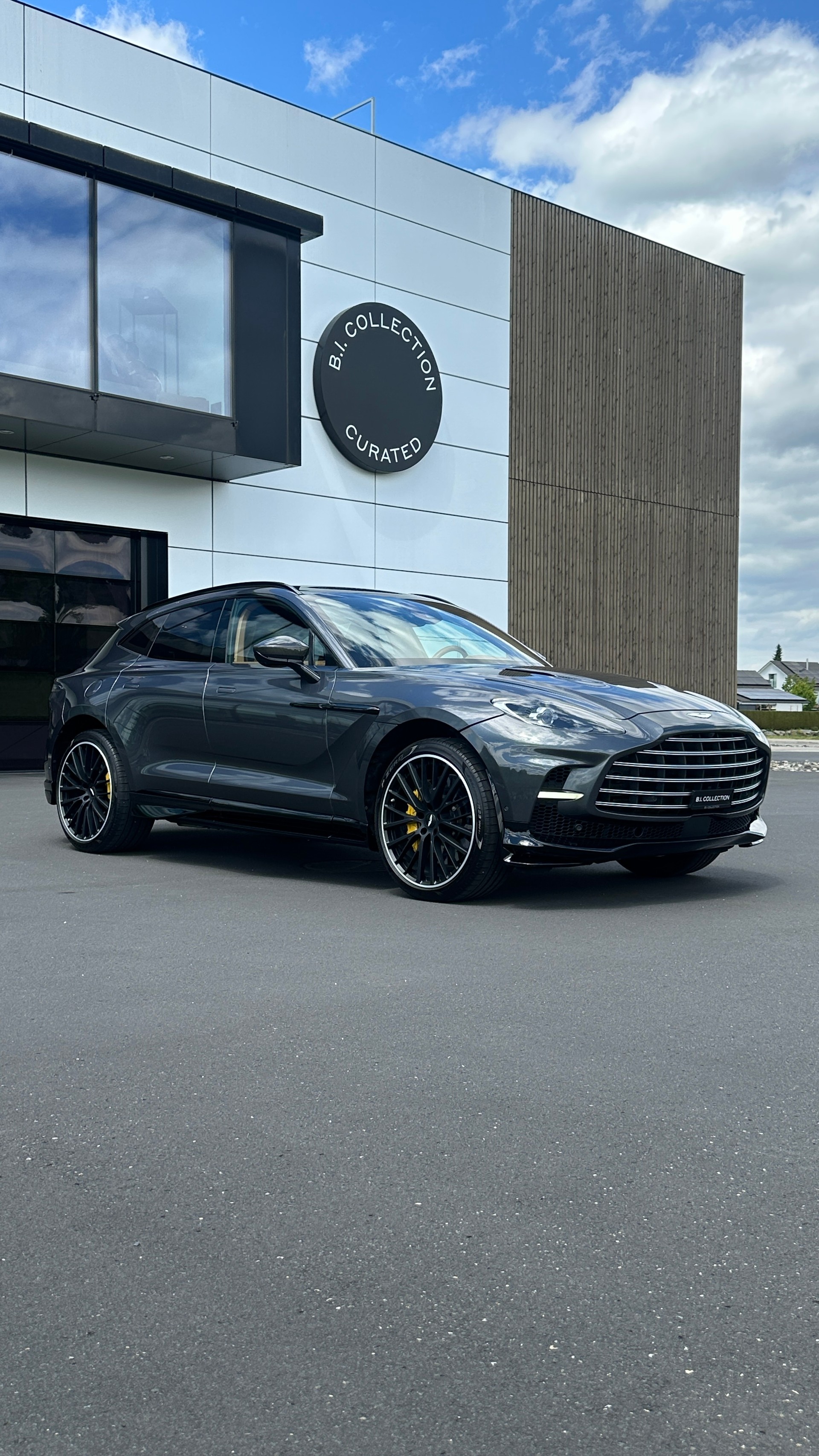 ASTON MARTIN 707-showroom-element-1