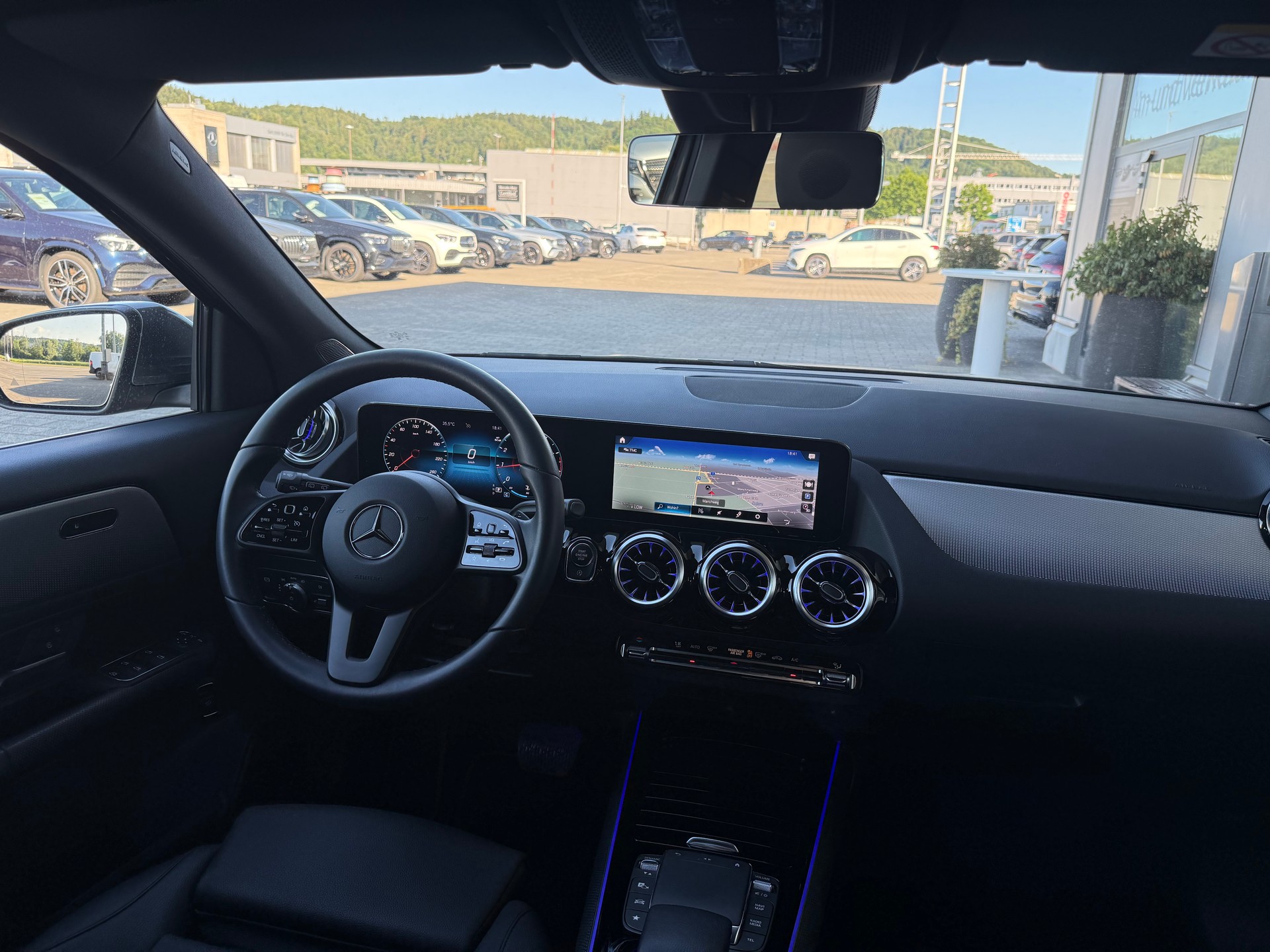 MERCEDES-BENZ GLA 200 4Matic Style 8G-DCT-image-4