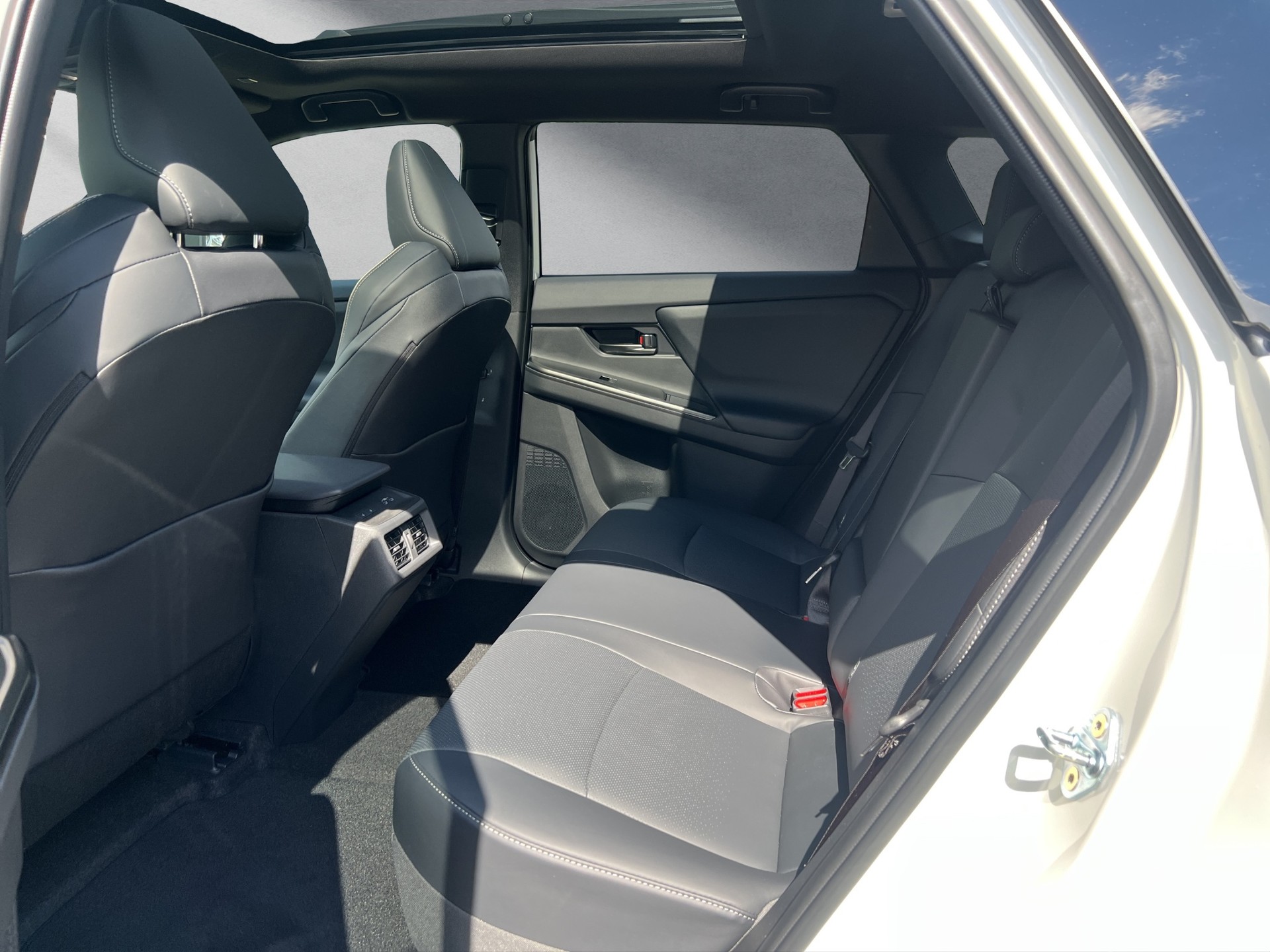 TOYOTA bZ4X Touring Premium AWD-image-10