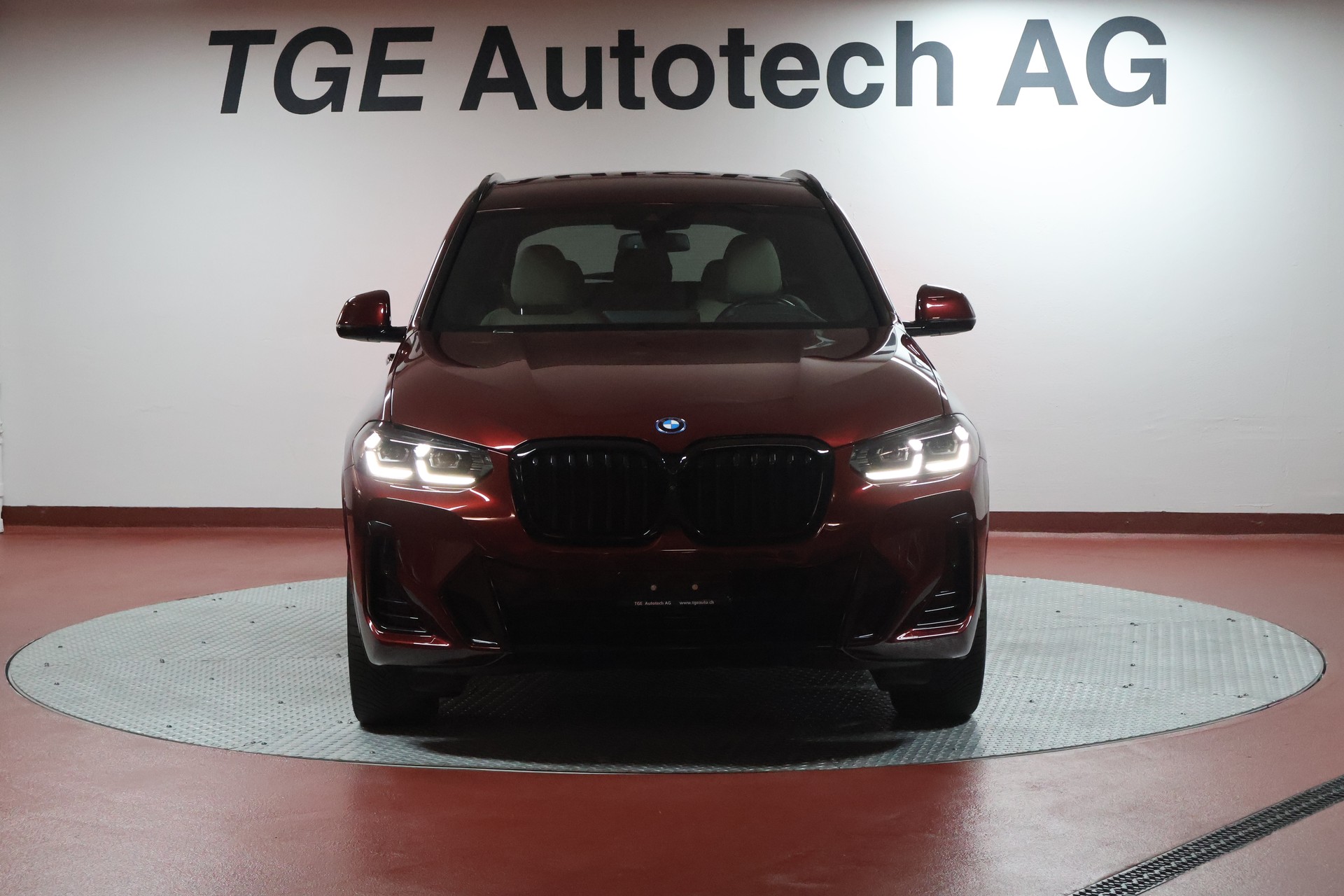 BMW X3 xDrive 30e M Sport-showroom-element-1