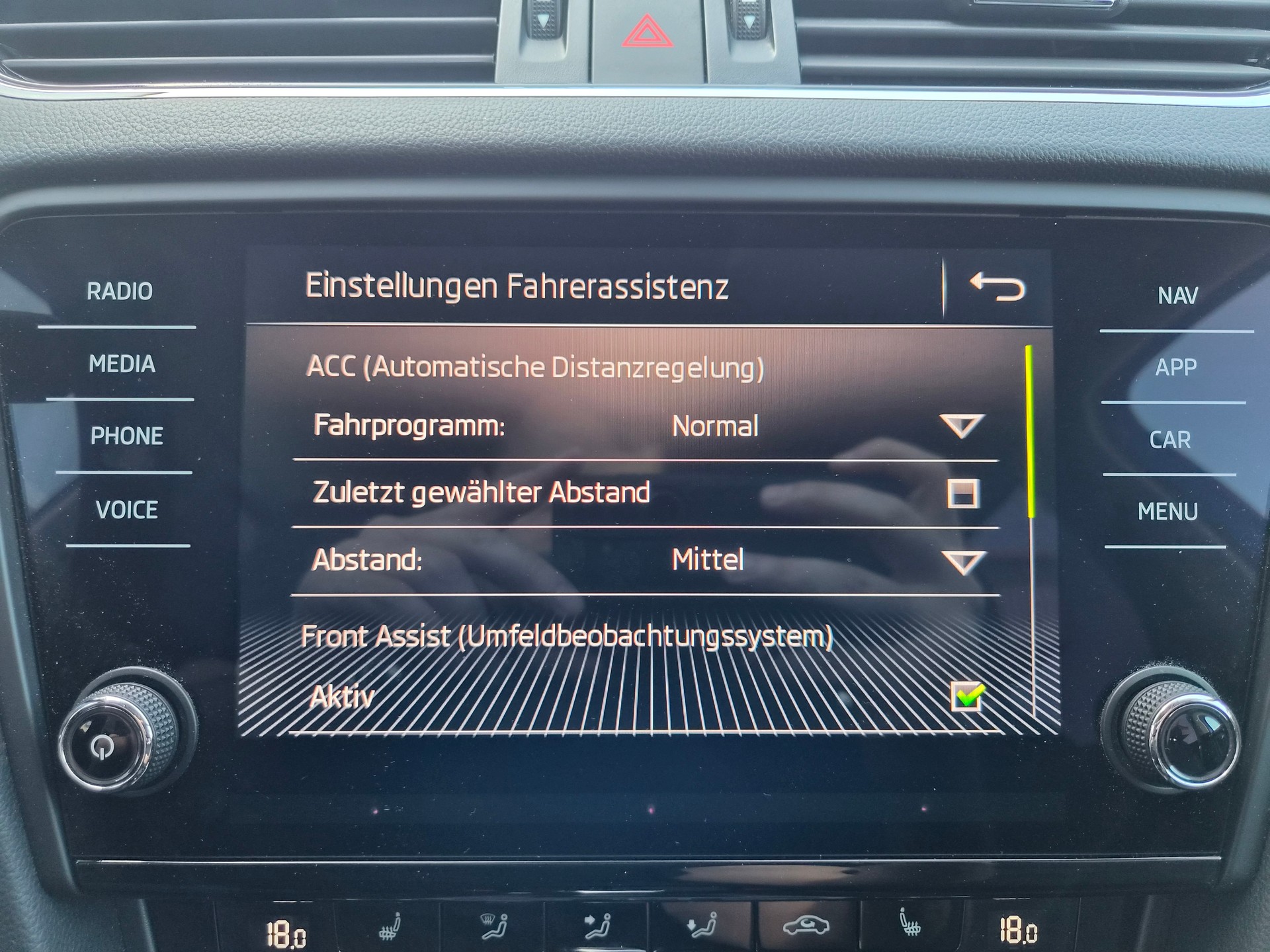 SKODA Octavia Combi 2.0 TDI Ambition DSG-image-19