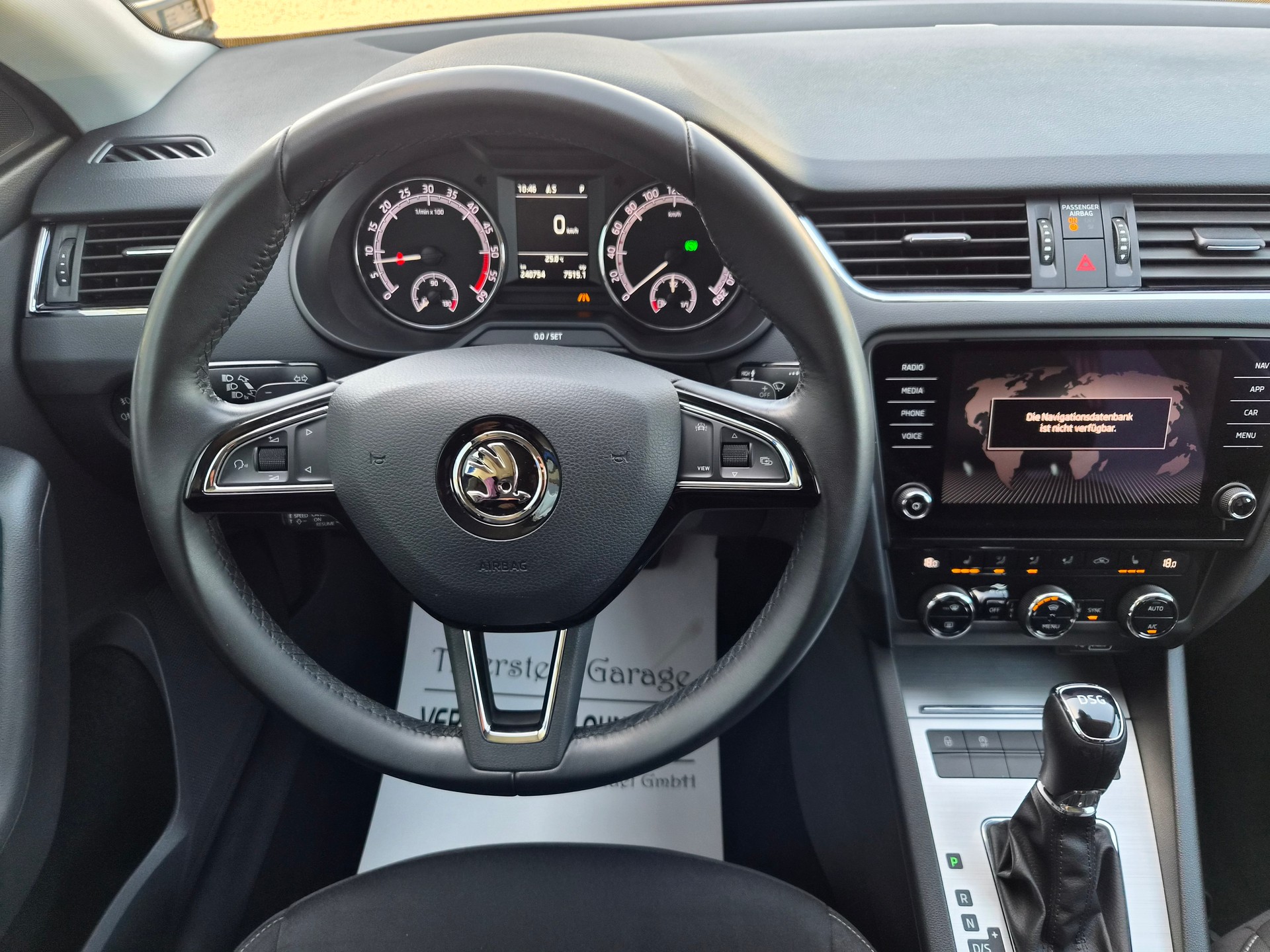 SKODA Octavia Combi 2.0 TDI Ambition DSG-image-13