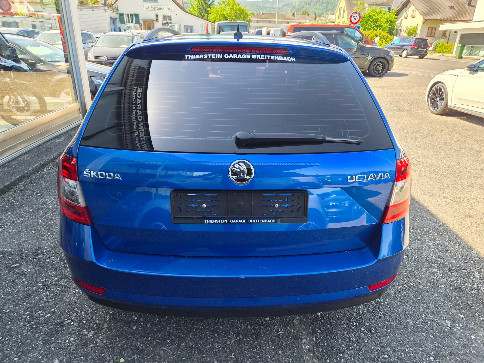 SKODA Octavia Combi 2.0 TDI Ambition DSG-image-4