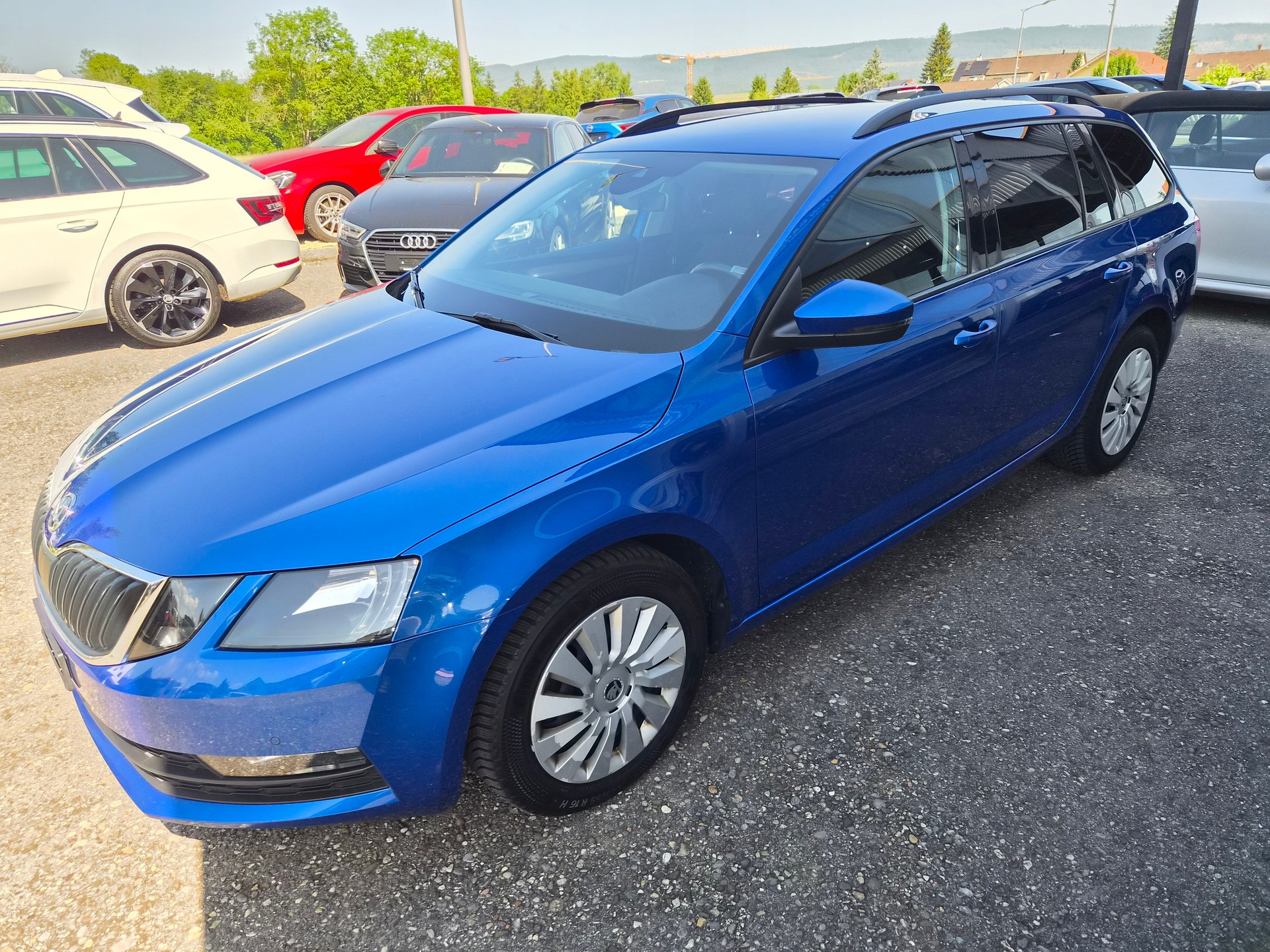 SKODA Octavia Combi 2.0 TDI Ambition DSG-image-2