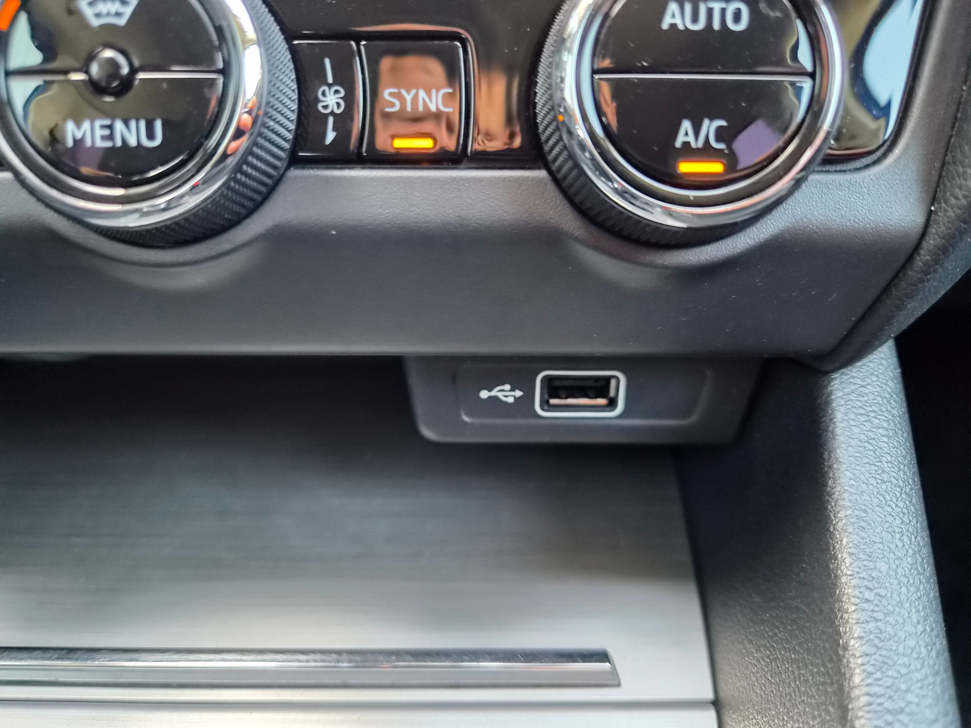 SKODA Octavia Combi 2.0 TDI Ambition DSG-image-22
