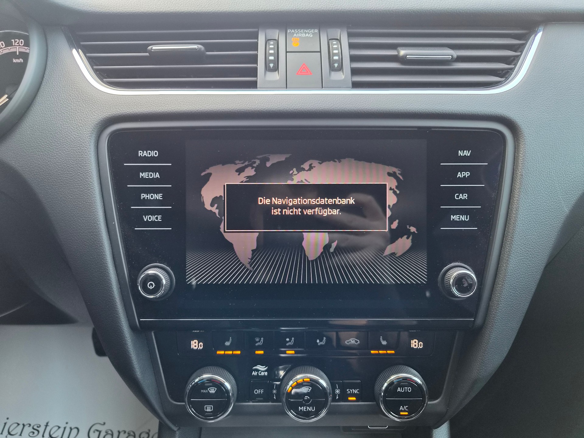 SKODA Octavia Combi 2.0 TDI Ambition DSG-image-17