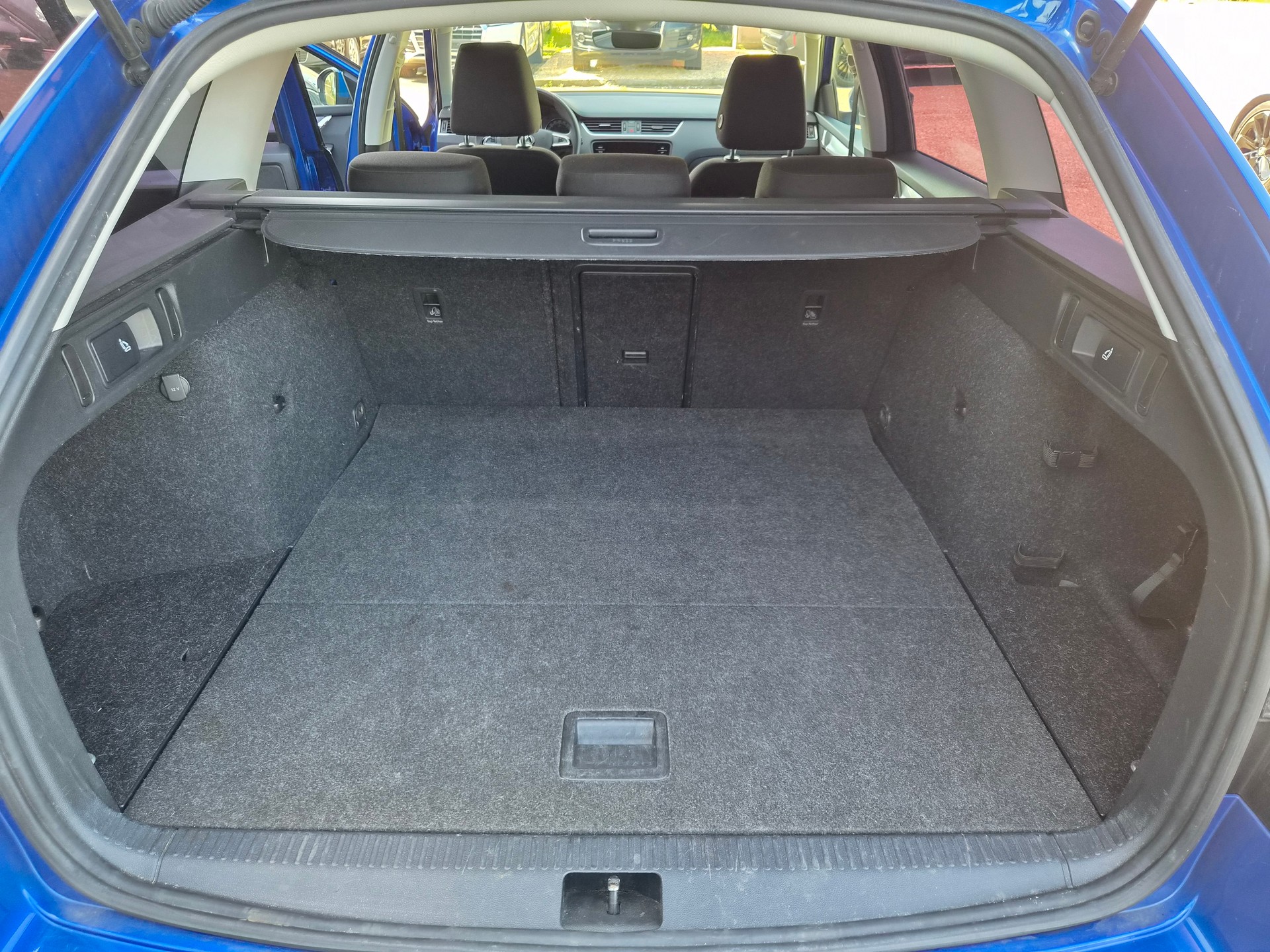 SKODA Octavia Combi 2.0 TDI Ambition DSG-image-11