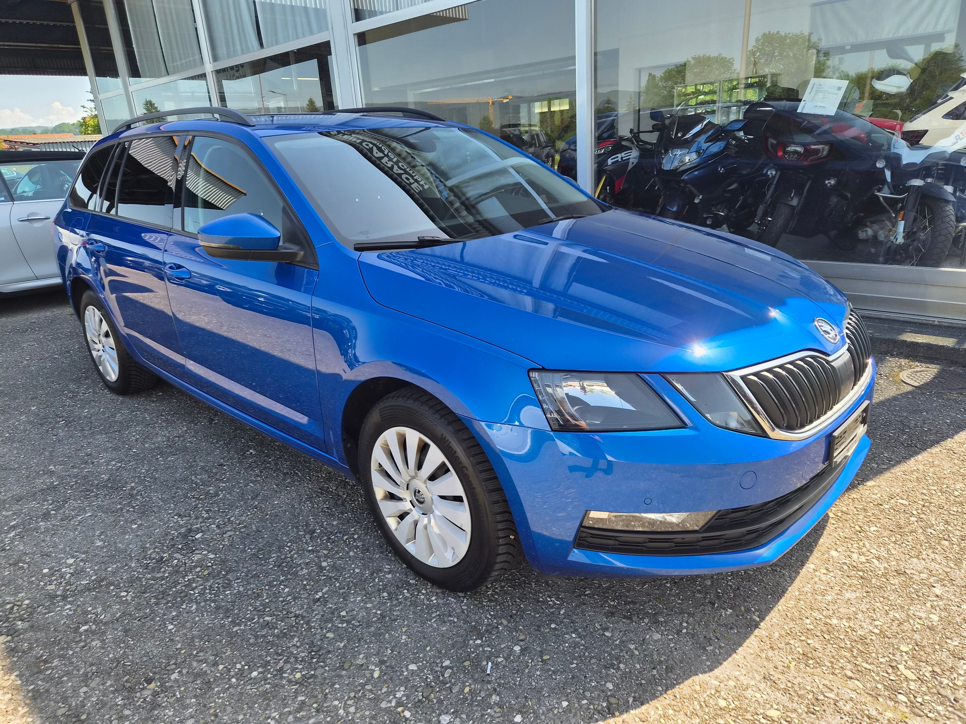 SKODA Octavia Combi 2.0 TDI Ambition DSG-image-0