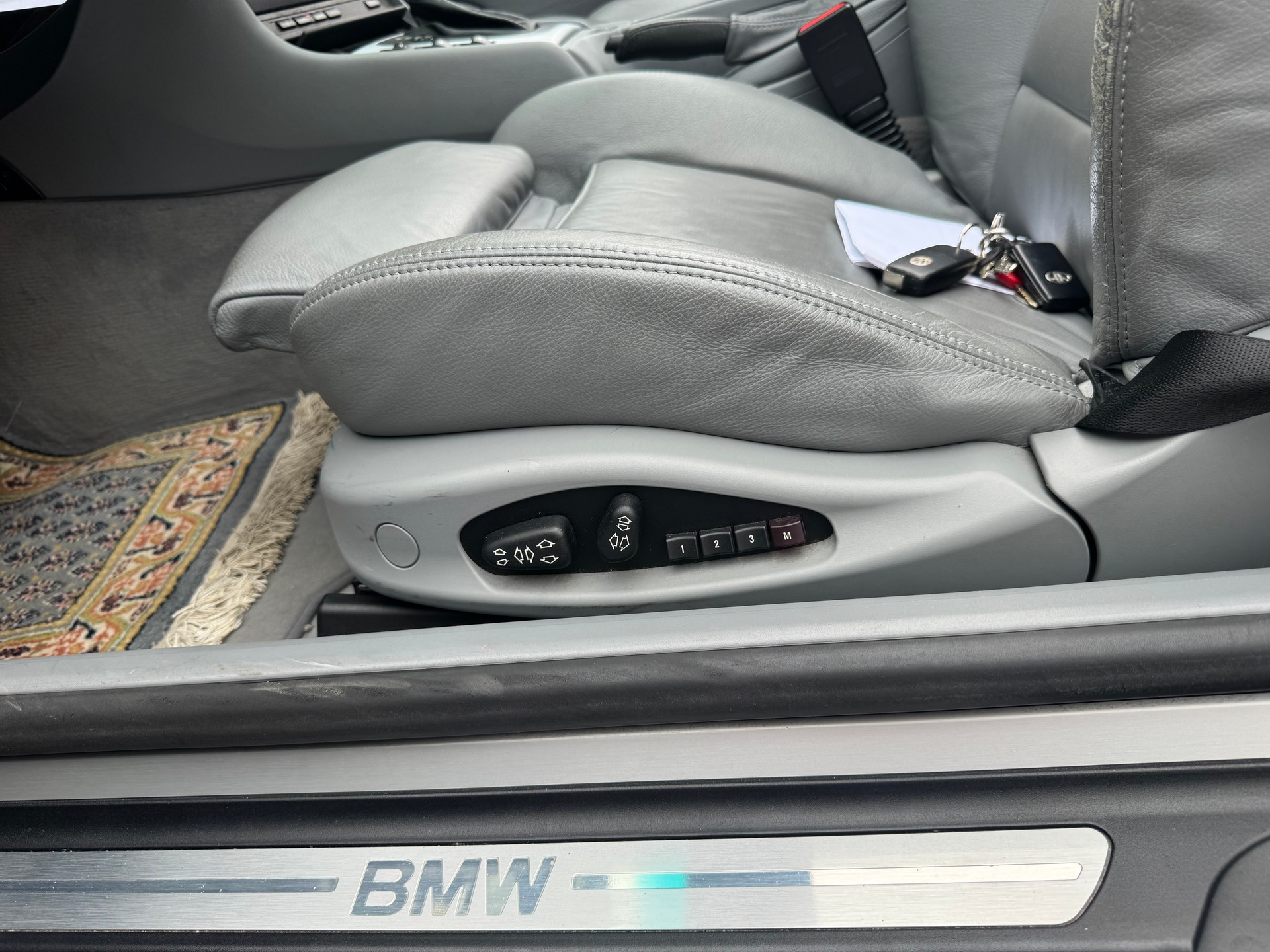 BMW 330Ci-image-9