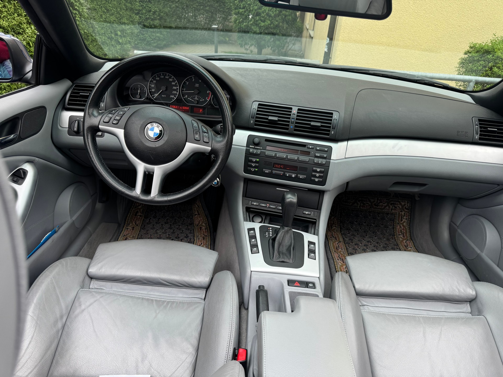 BMW 330Ci-image-16