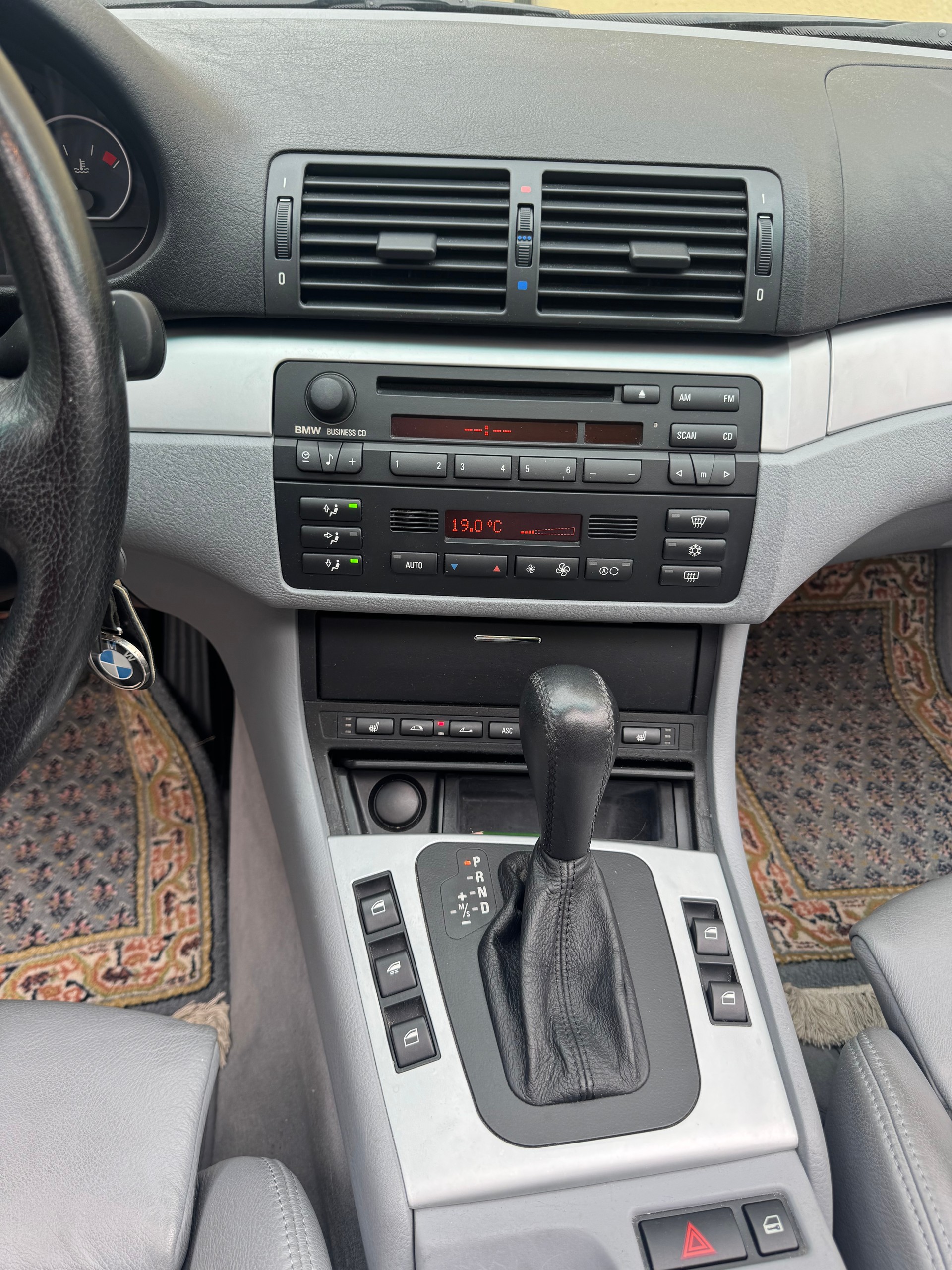 BMW 330Ci-image-8