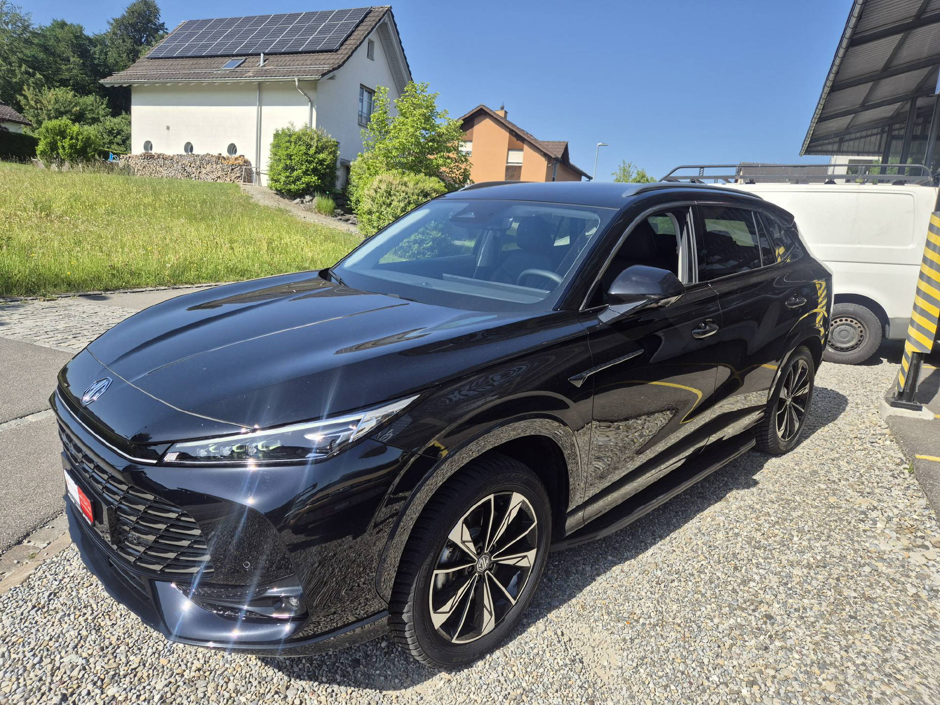 MG HS PHEV Luxury-image-2