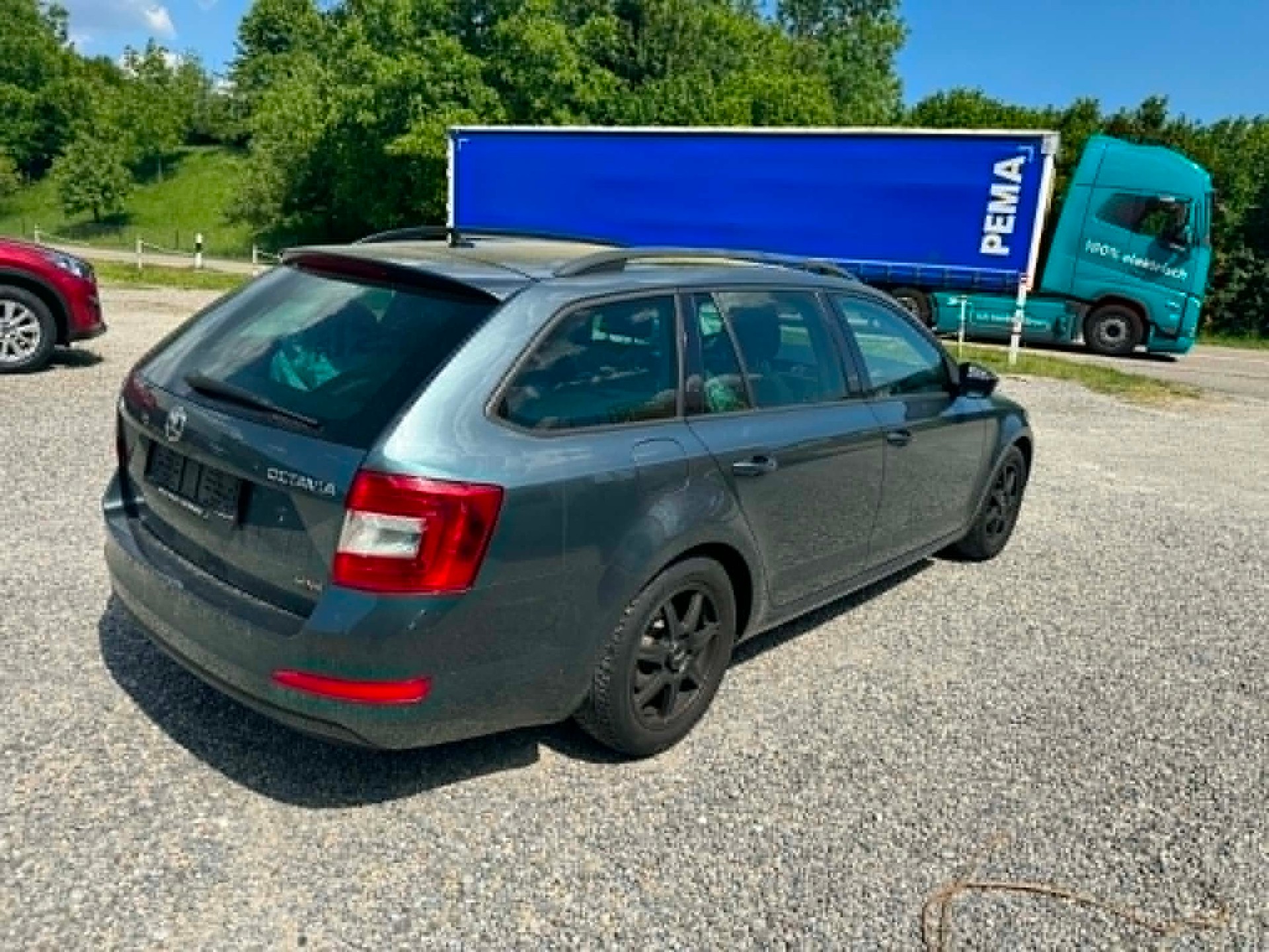 SKODA Octavia Combi 2.0 TDI 4x4-image-8