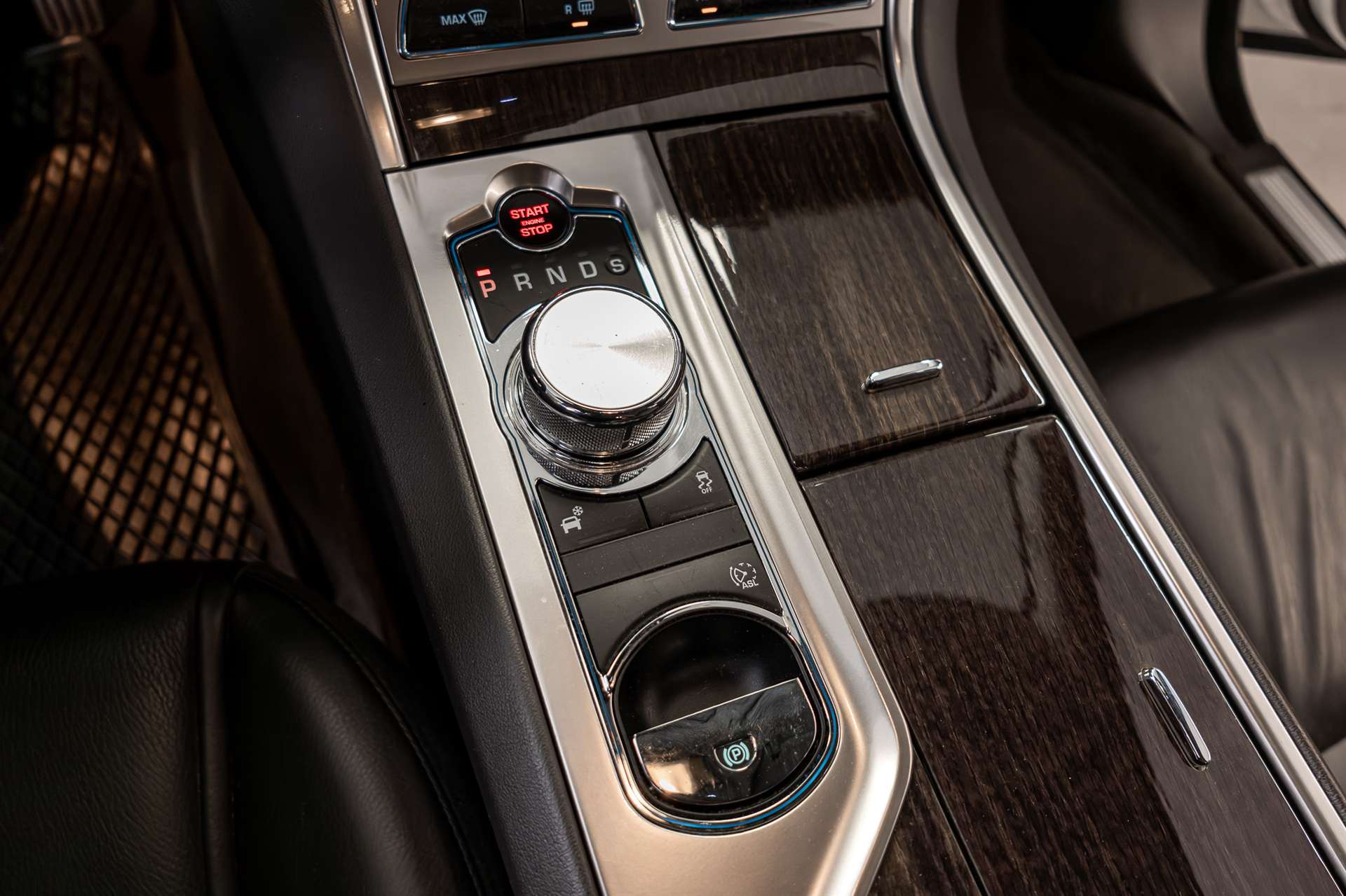 JAGUAR XF 2.2 D Luxury-image-18