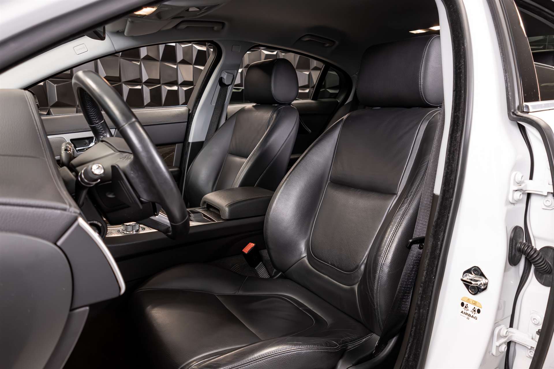 JAGUAR XF 2.2 D Luxury-image-13