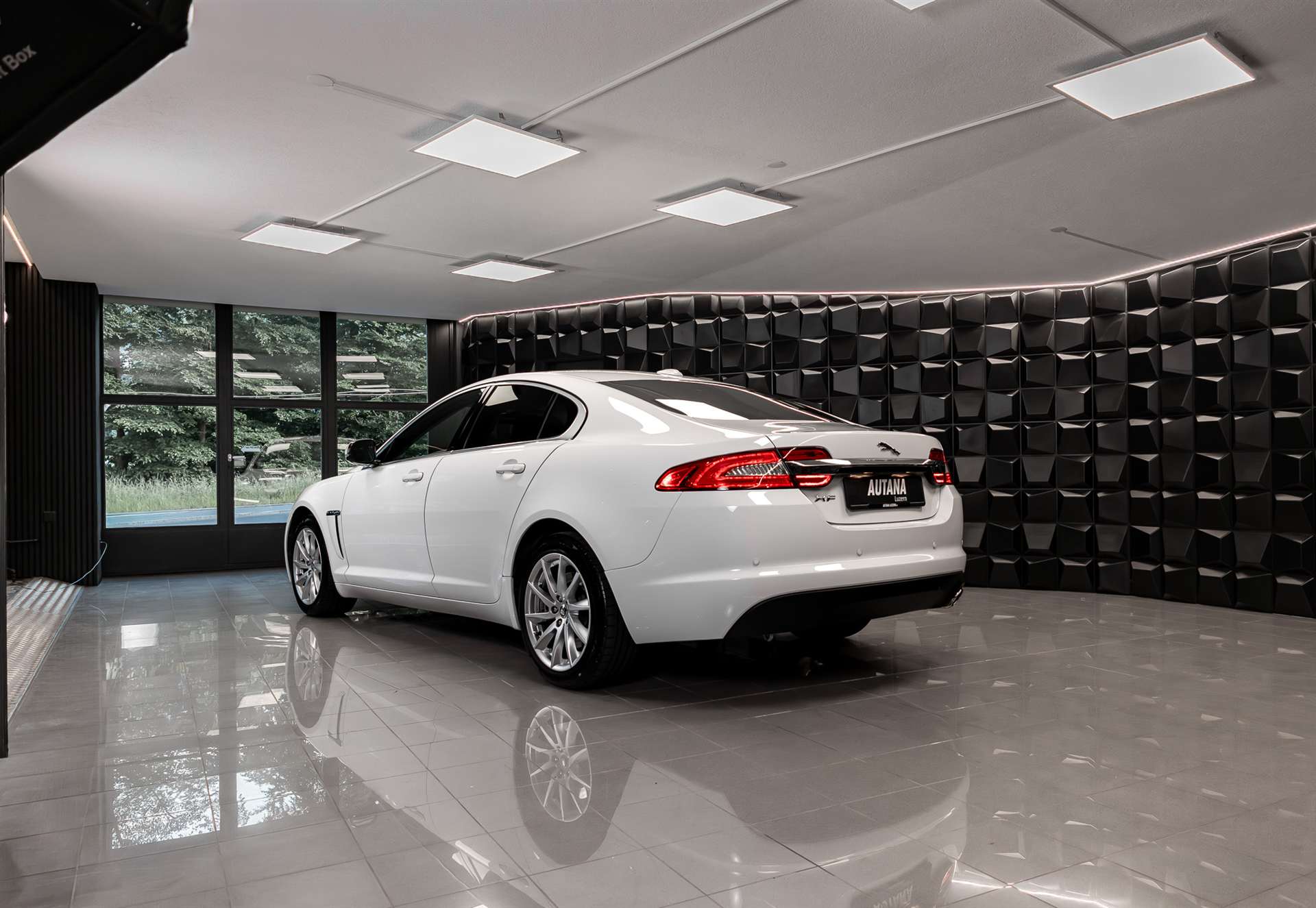 JAGUAR XF 2.2 D Luxury-image-2