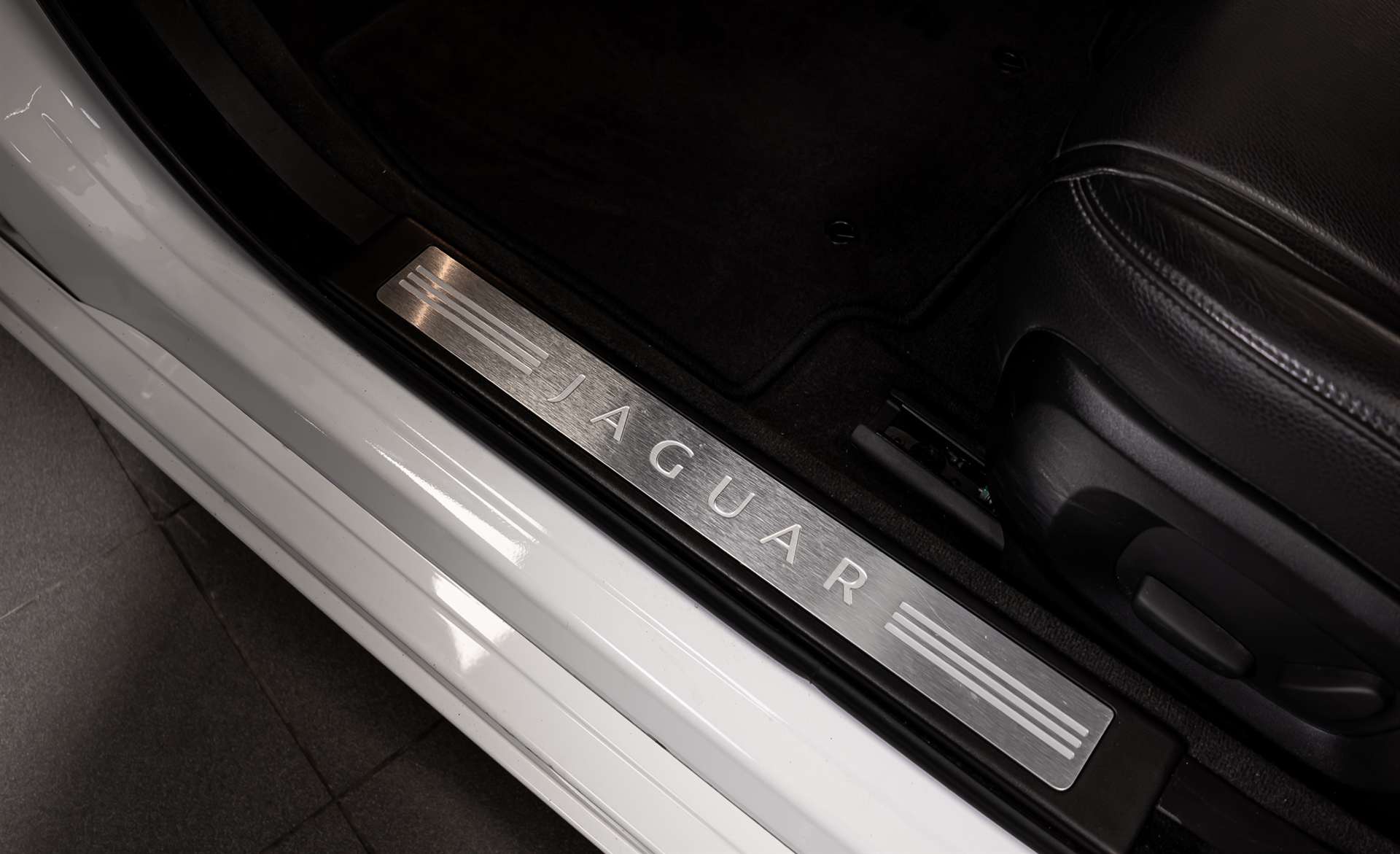 JAGUAR XF 2.2 D Luxury-image-11