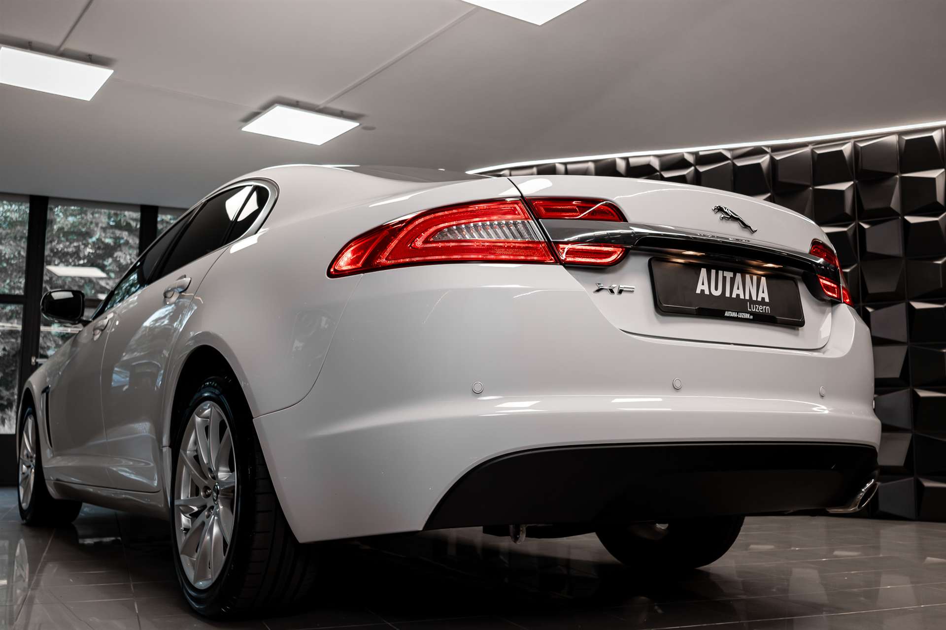 JAGUAR XF 2.2 D Luxury-image-27
