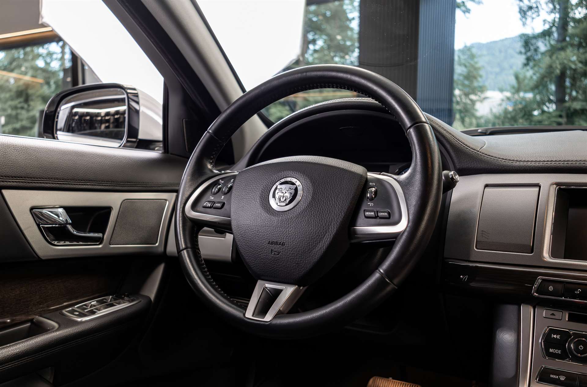 JAGUAR XF 2.2 D Luxury-image-6