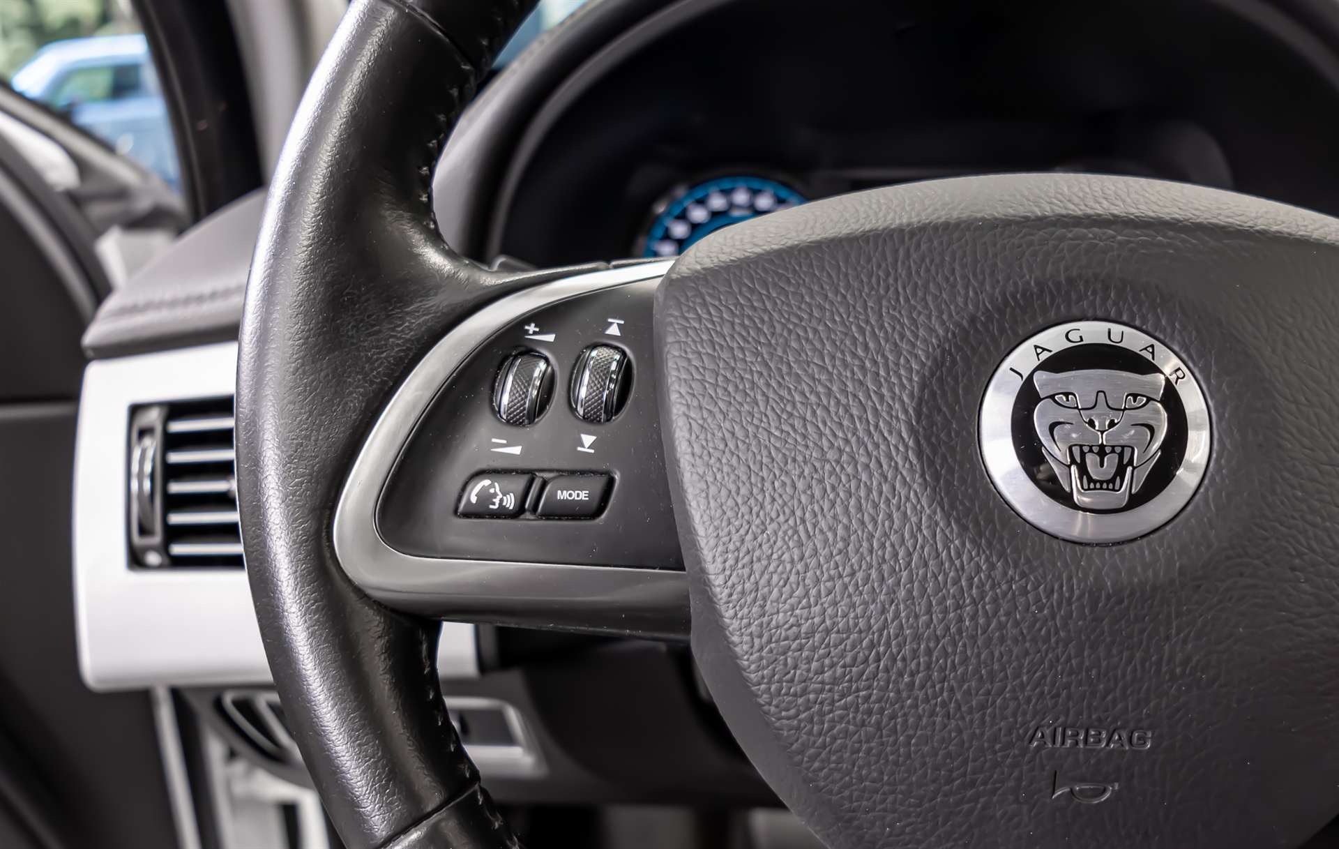 JAGUAR XF 2.2 D Luxury-image-7
