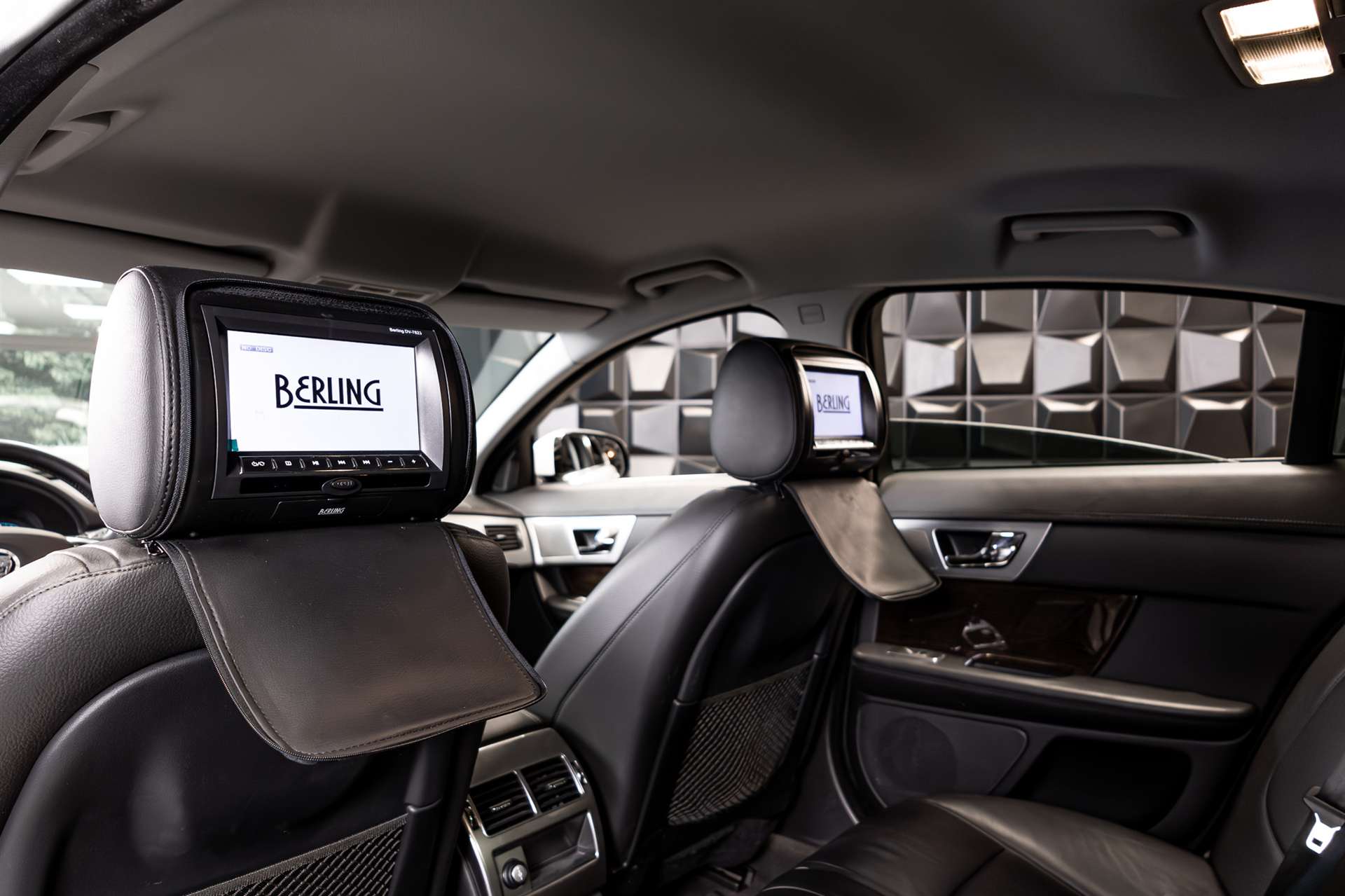 JAGUAR XF 2.2 D Luxury-image-19