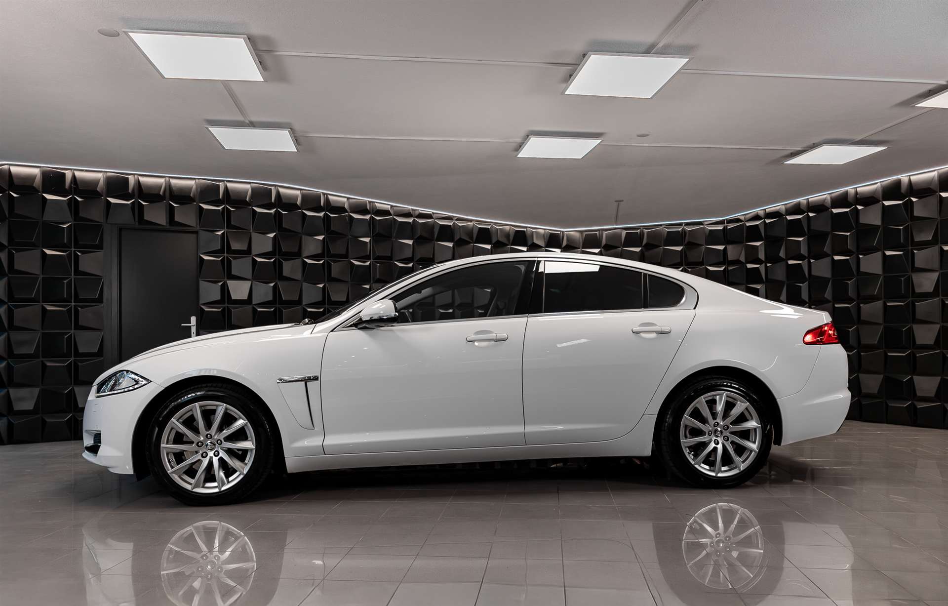 JAGUAR XF 2.2 D Luxury-image-1