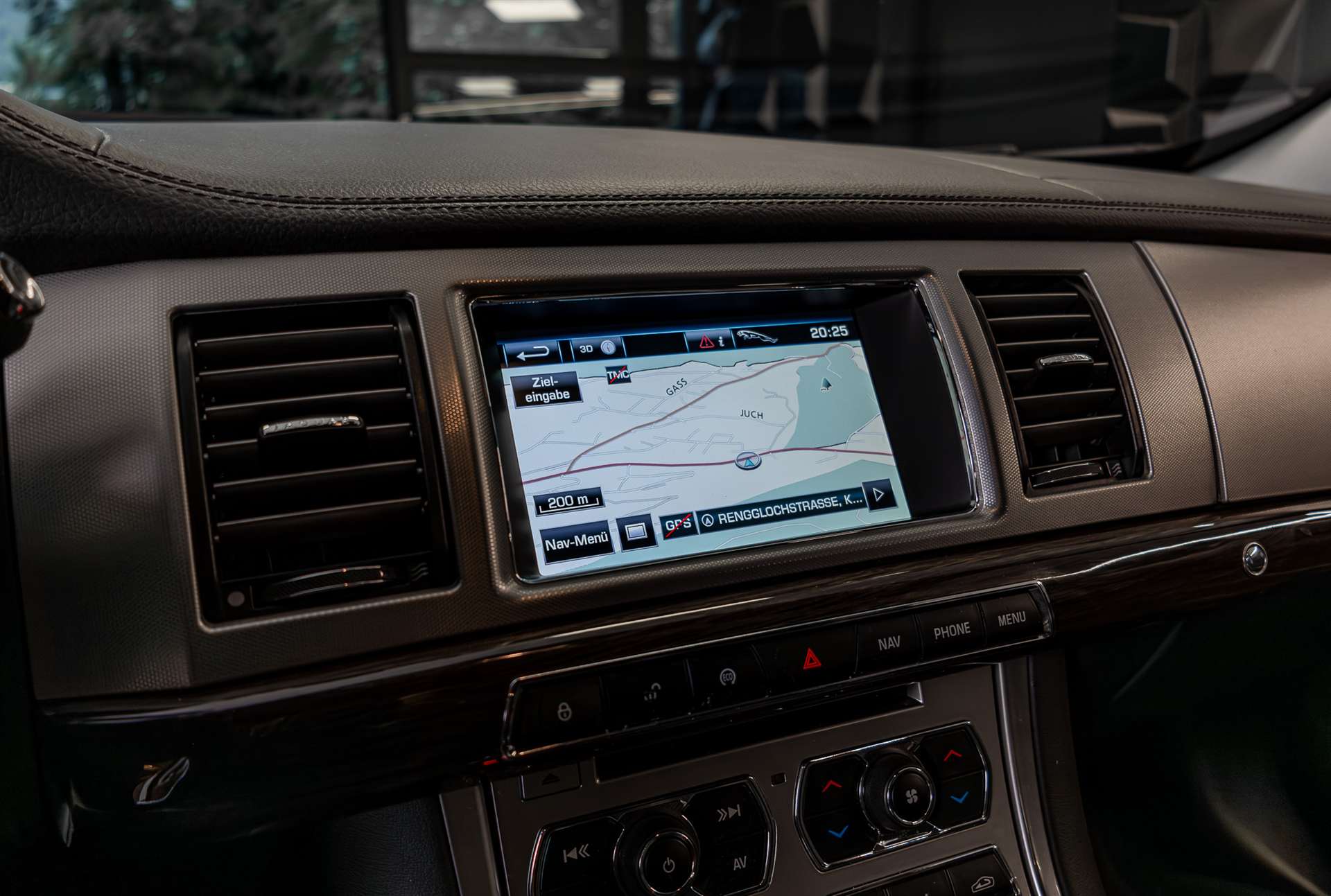 JAGUAR XF 2.2 D Luxury-image-14