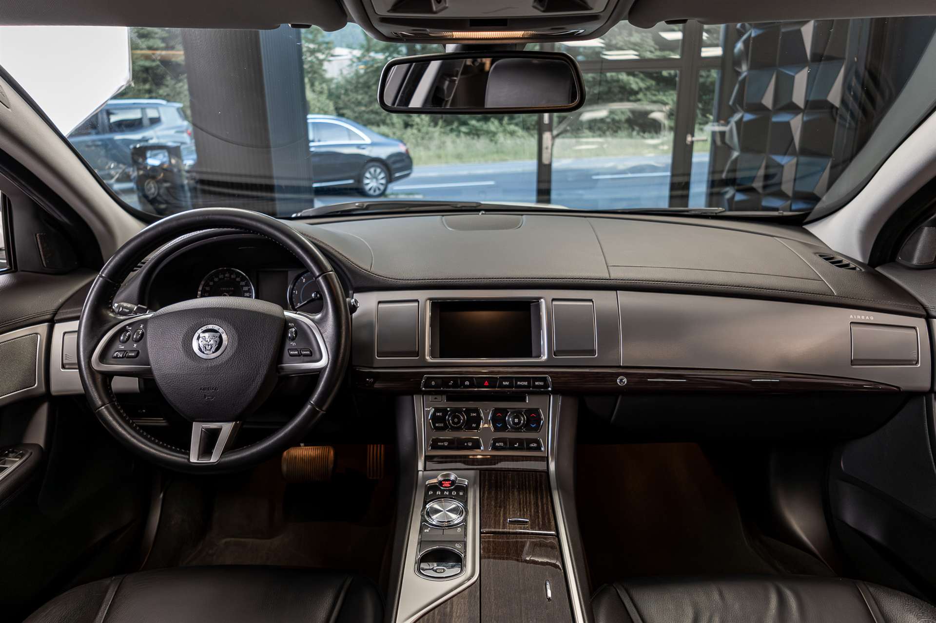 JAGUAR XF 2.2 D Luxury-image-5