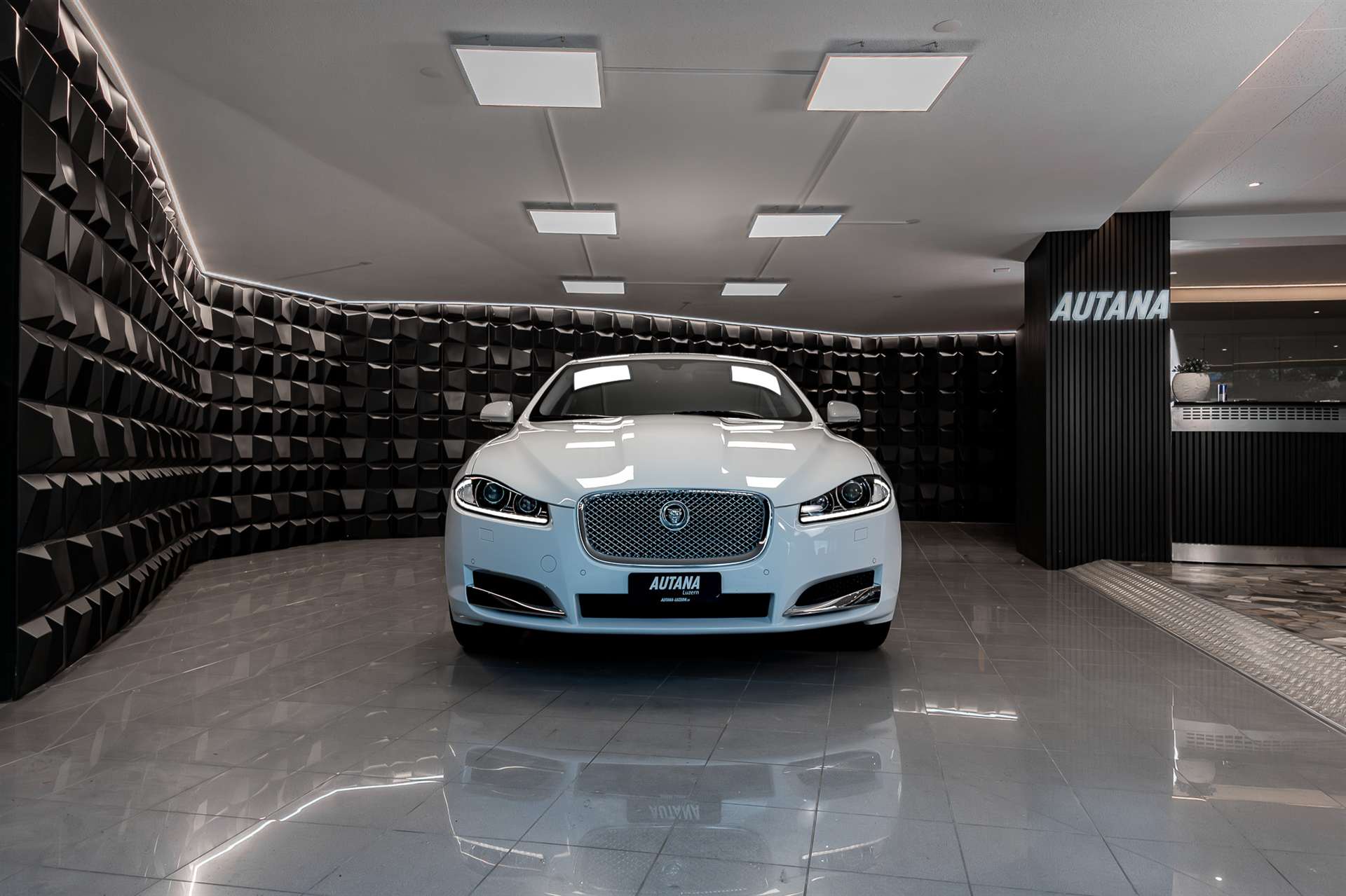 JAGUAR XF 2.2 D Luxury-image-3