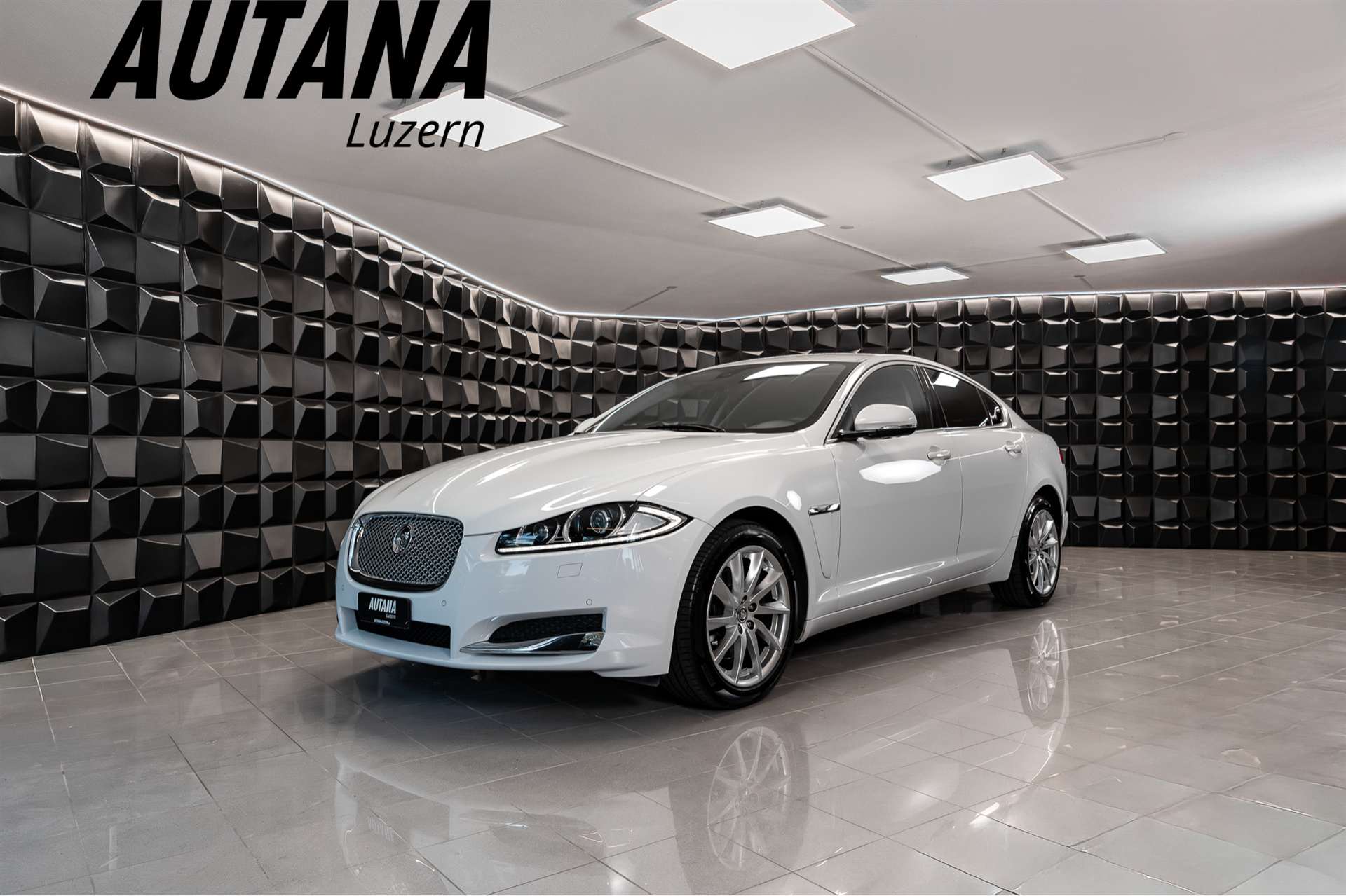 JAGUAR XF 2.2 D Luxury-image-0