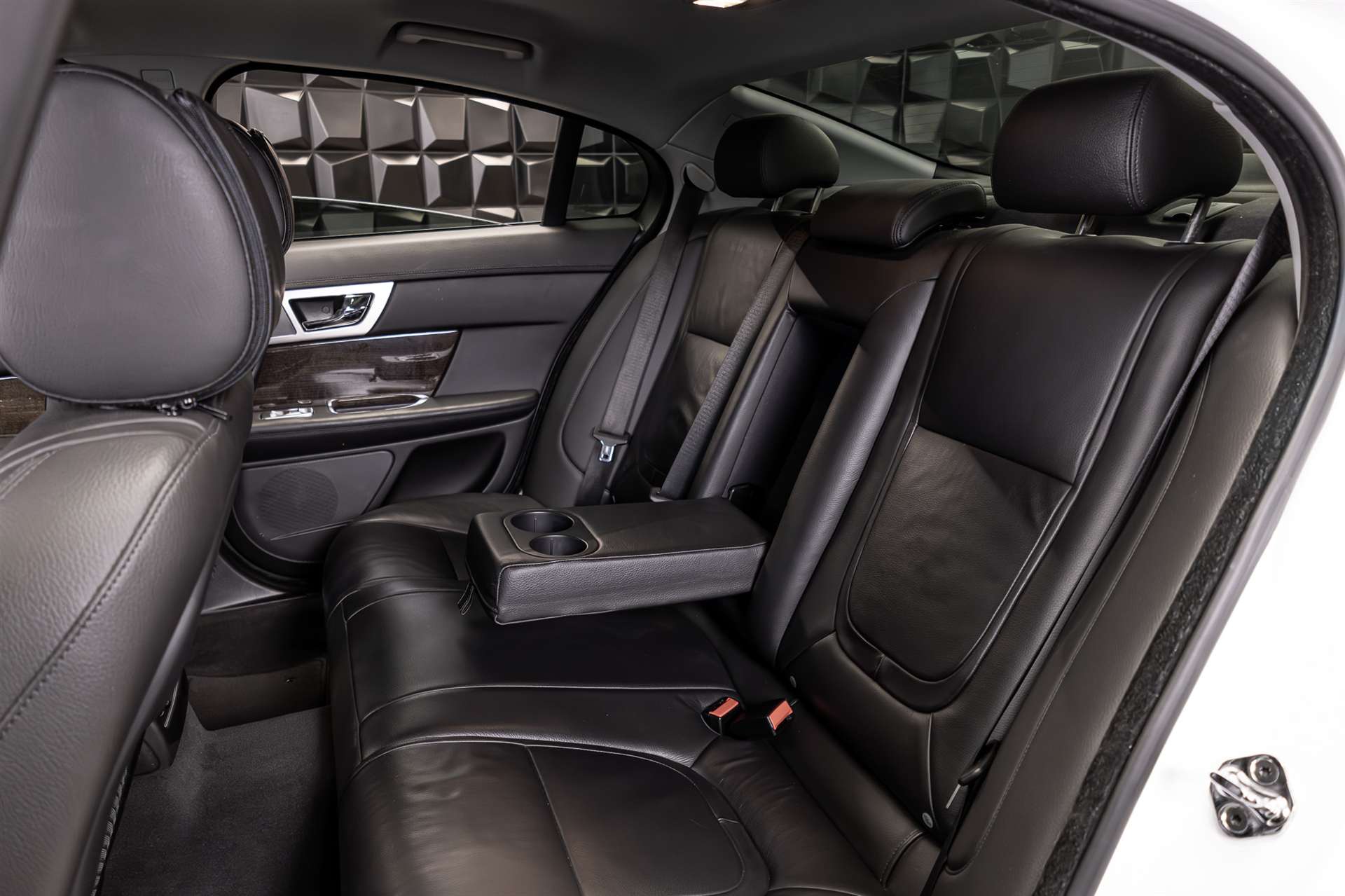 JAGUAR XF 2.2 D Luxury-image-21