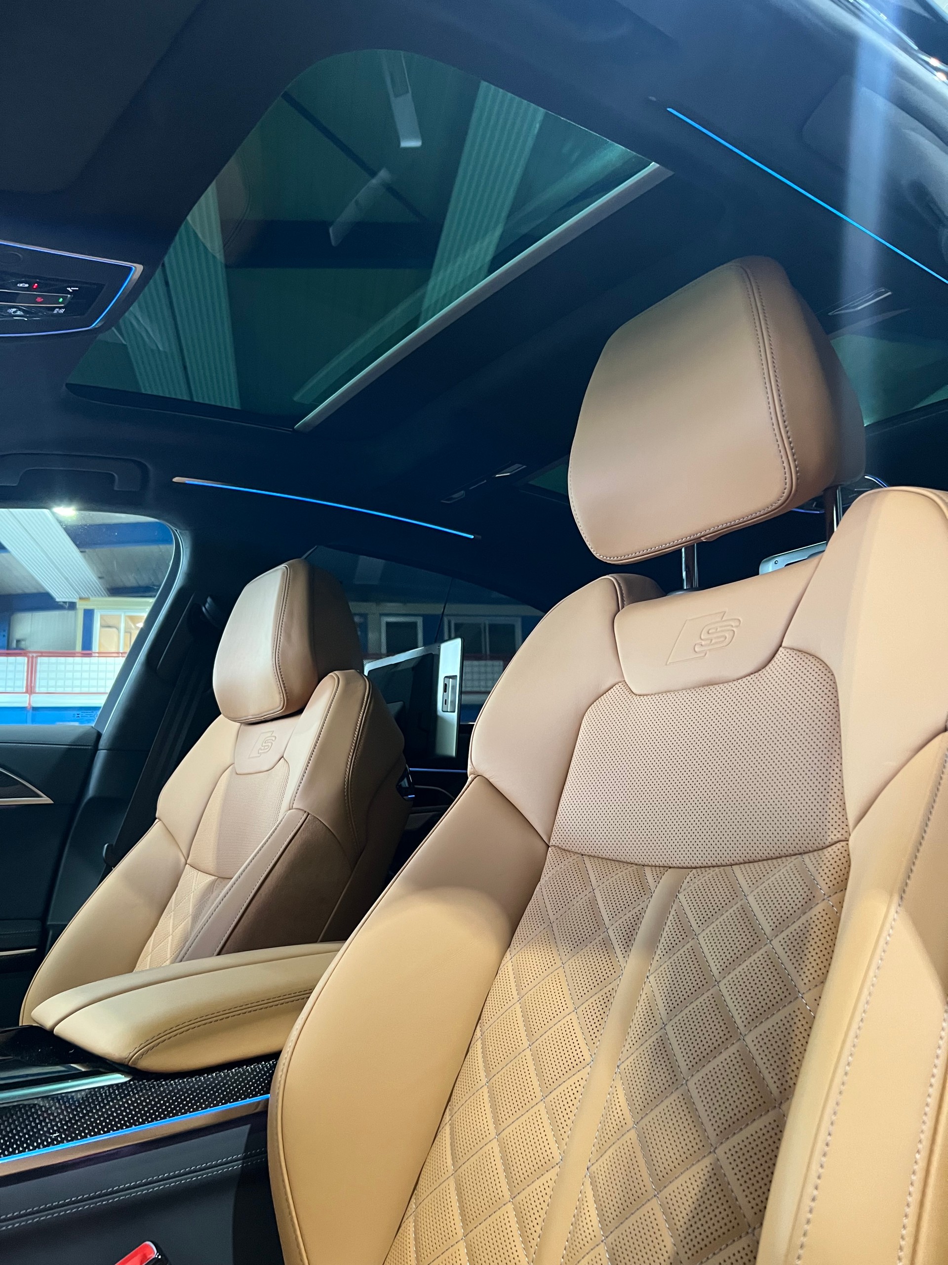 AUDI A8 60 L TFSI e qu**S-Sportsitze,Panodach,5-Jahre Garantie,Matrix**Np CHF 214'500.-**-image-10