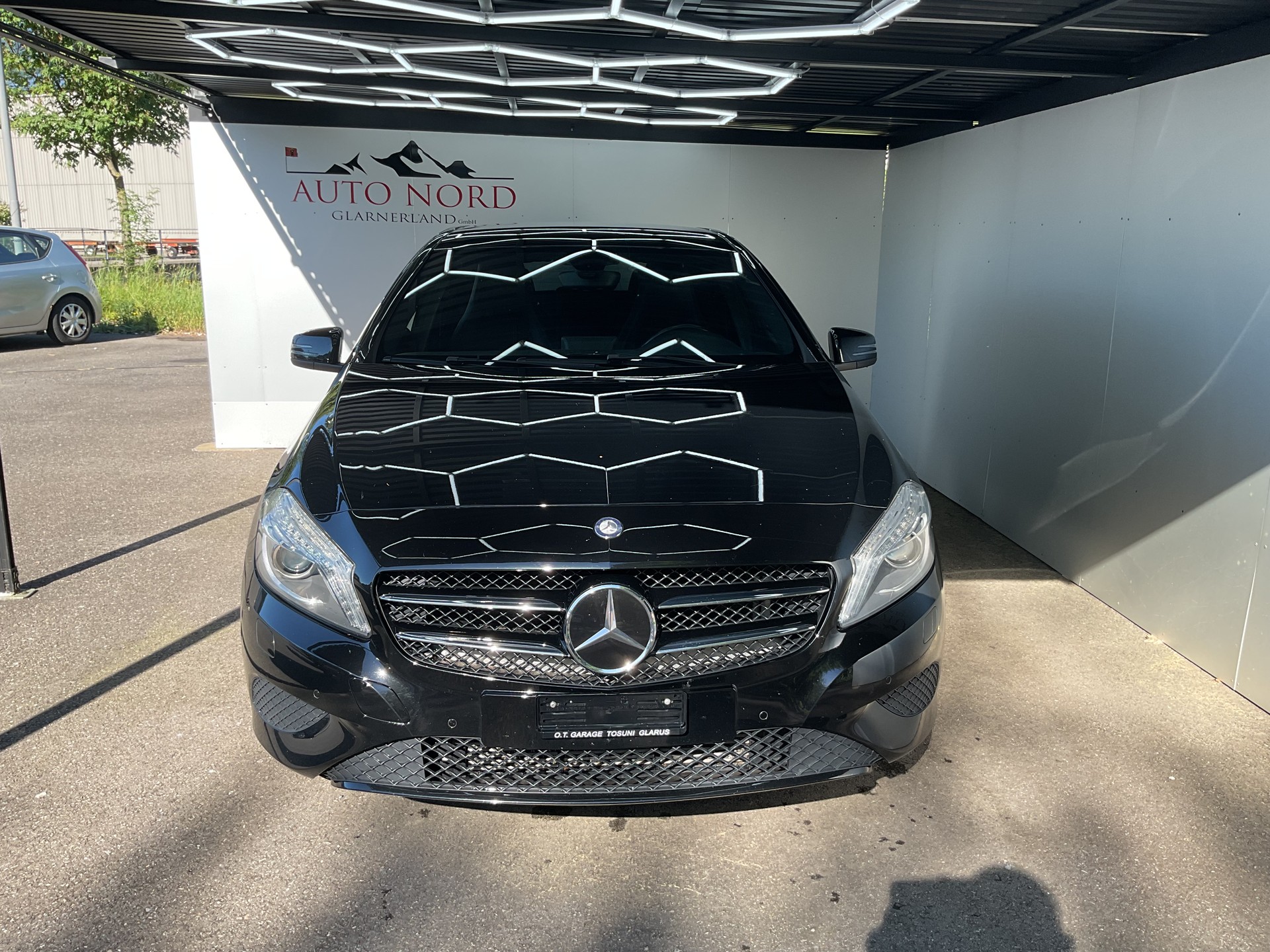 MERCEDES-BENZ A 200 Night Star-showroom-element-1
