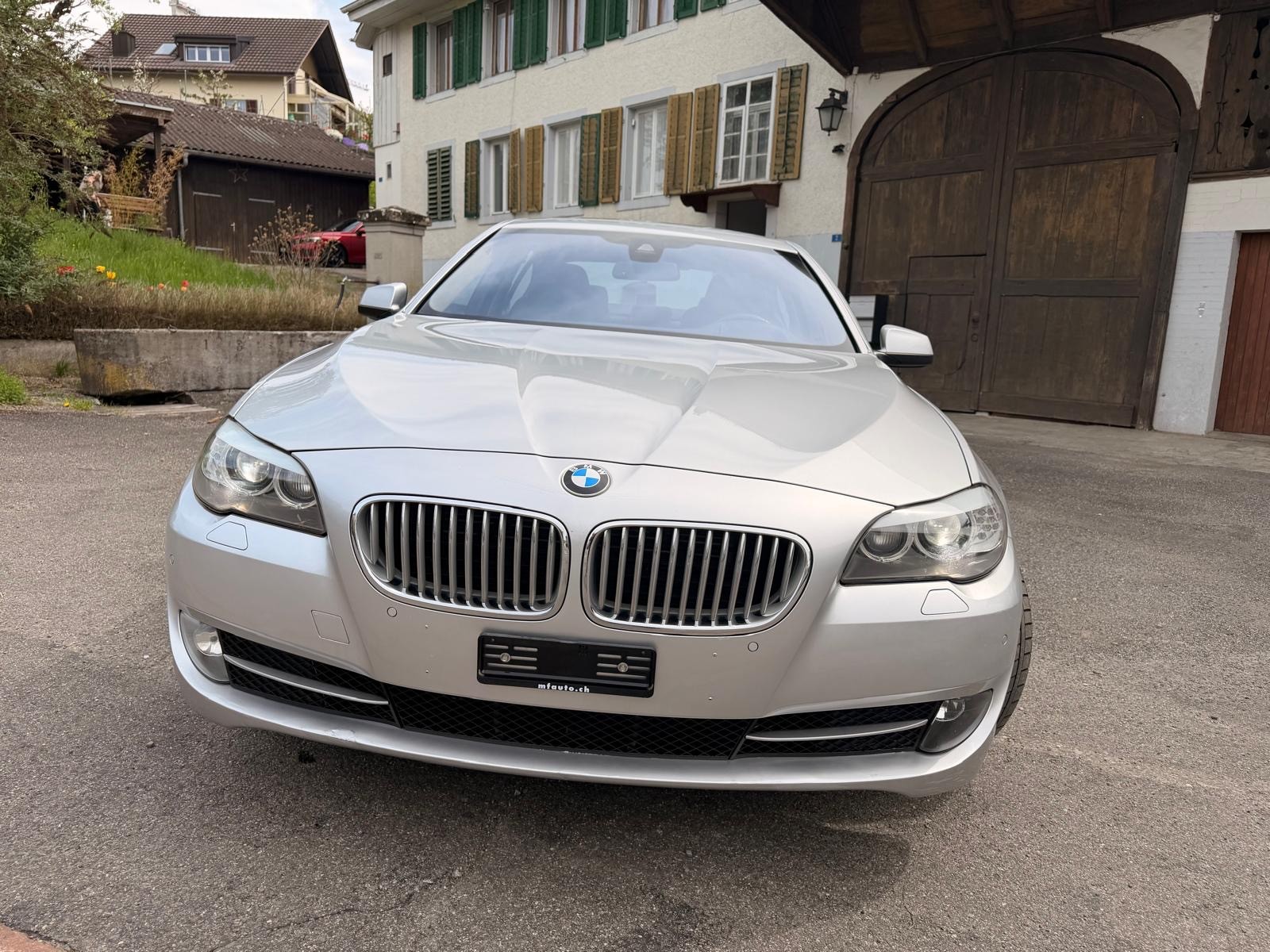 BMW 550i xDrive Steptronic-image-5
